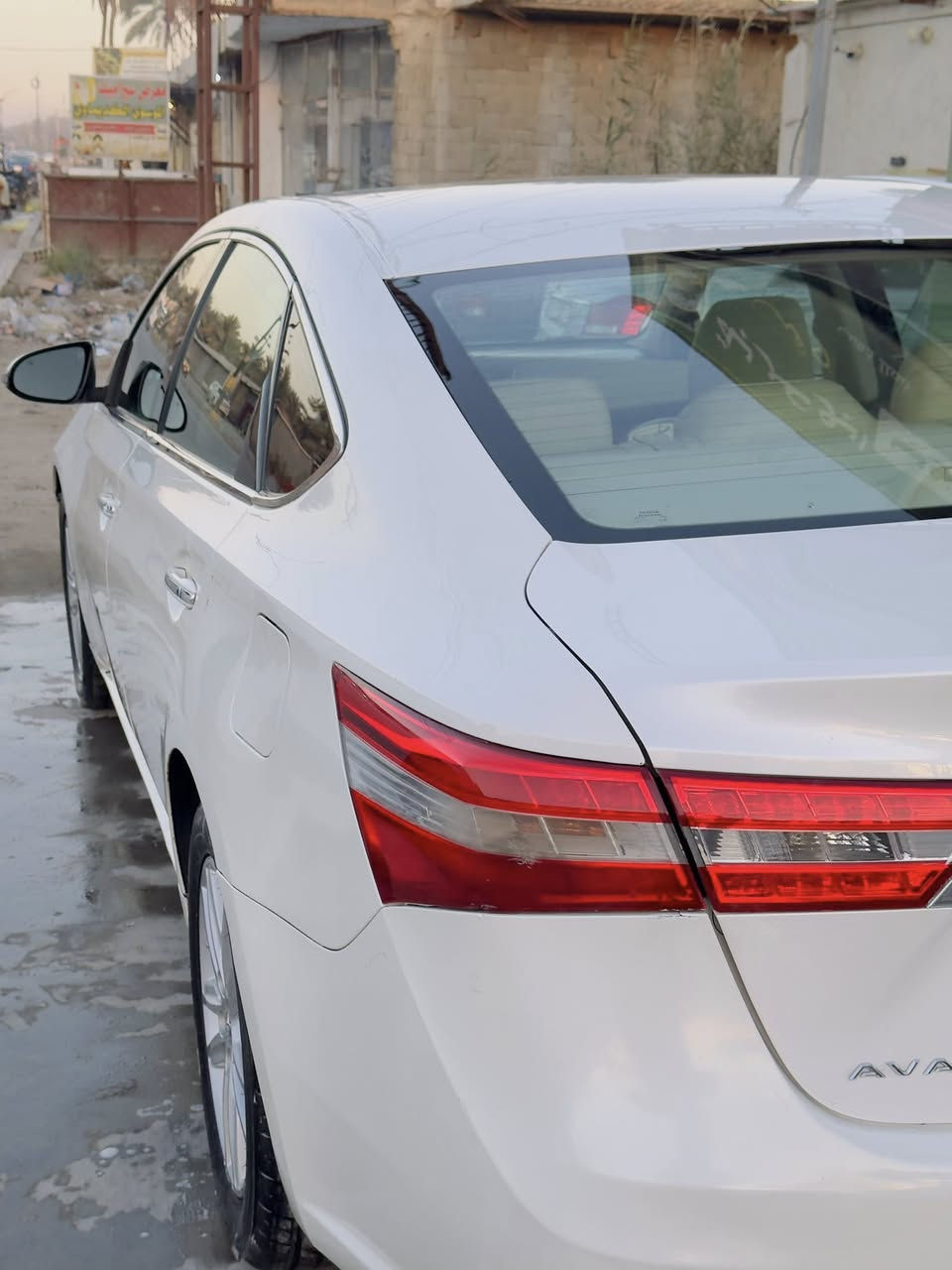 السلام عليكم اخوان عندي افلون 13 خليجية فئة xle لونها ابيض لؤلؤي ماشيه 170 باسمي الداخل لونين حادثها بابين جهة السايق واكو شخط صغير بالصفحه الثانية مال  الباب عكس السايق  محرك 6 3.5 مكفول حتى من فتحة البرغي والكير كذلك سعرها 140 وبيها مجال اريد مراوس بسيارة ارخص او بيع مكاني كربلاء  
رقم الاتصال ***********
