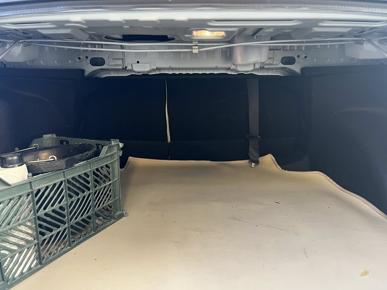 السلام عليكم كورلا للبيع موديل 2023 اربيل مكفولة من كلشي كفالة عامة ماشية 15 الف فقط السيارة سنوية بالسمي تحويل ثاني يوم السيارة فول عدة الفتحة  بصمة كامرة حساس امامي خلفي تحكم ستيرن كاعيات  جلد ارضية جلد سيارة اخت الزيرو مكاني بوابة العراق للاستفسار عن سعرها ***********
