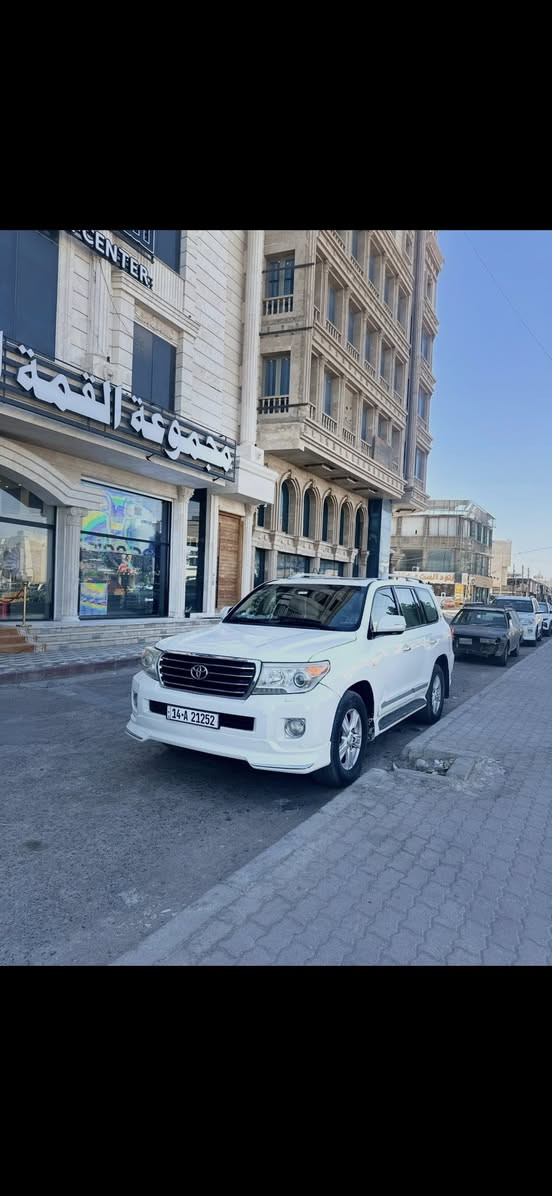 لاند كروز GXR , موديل 2011 وارد خليجي ، 8 سلندر ، 4600 سعة المحرك ،ماشية 220,000 ، بيه ضربة بابين الي بصف سايق راجعات بارد فقط
بقية سيارة مكفولة من ضربات و ضرر 
كذلك المكينه و الكير 
فول مواصفات فتحة سقف، تحكم ستيرن جهتين .. إلخ ، سيارة كاملة و تحويل مباشر بعد شراء.
السعر 310 .
البصرة ، ***********
