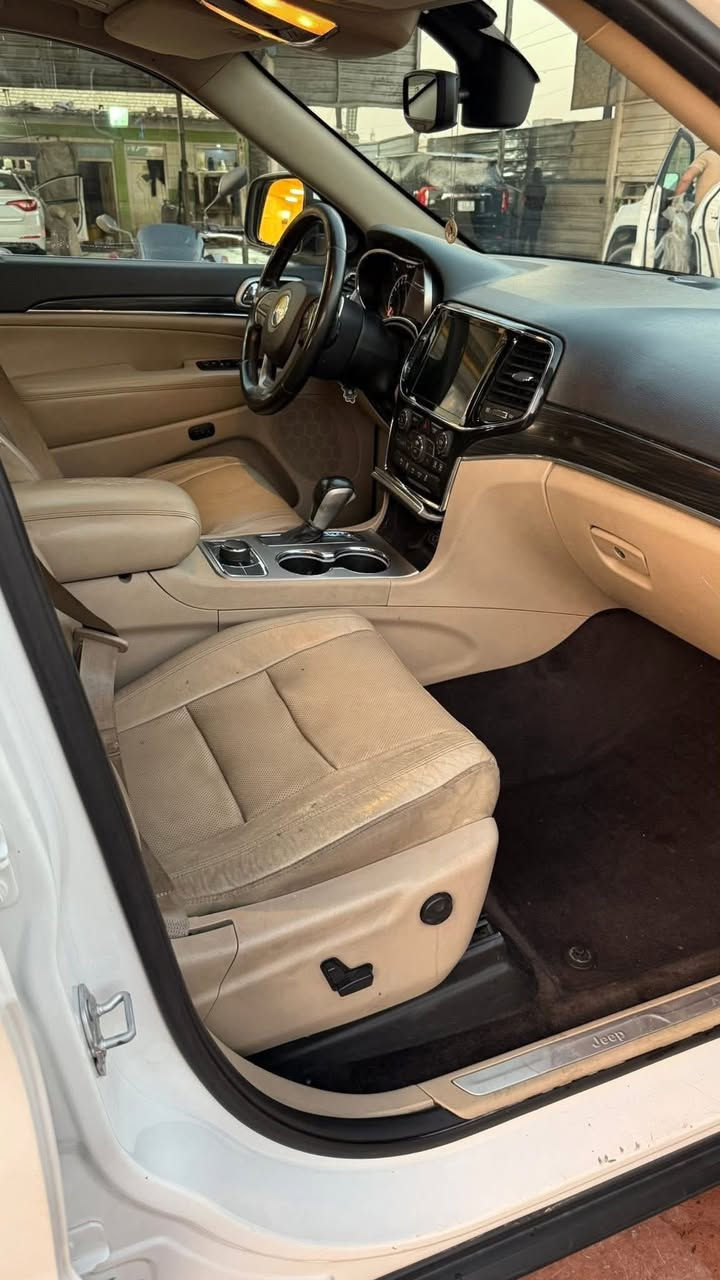 سلام عليكم  
للبيع جيب گراند شيروكي لمتد 19فول مواصفات 
 بيها ثلال مكانات بارد جدا بسيطات السياره 
ماشيه 85مايل رقم اربيل بسمنه
السعر 275$بي مجال قليل
مكان تاجي***********
