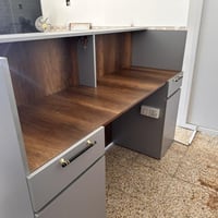 ميز رسبشن MDF  تم عملة حسب الطلب انارة لد دفن  استخدام جدا جدا قليل اي...