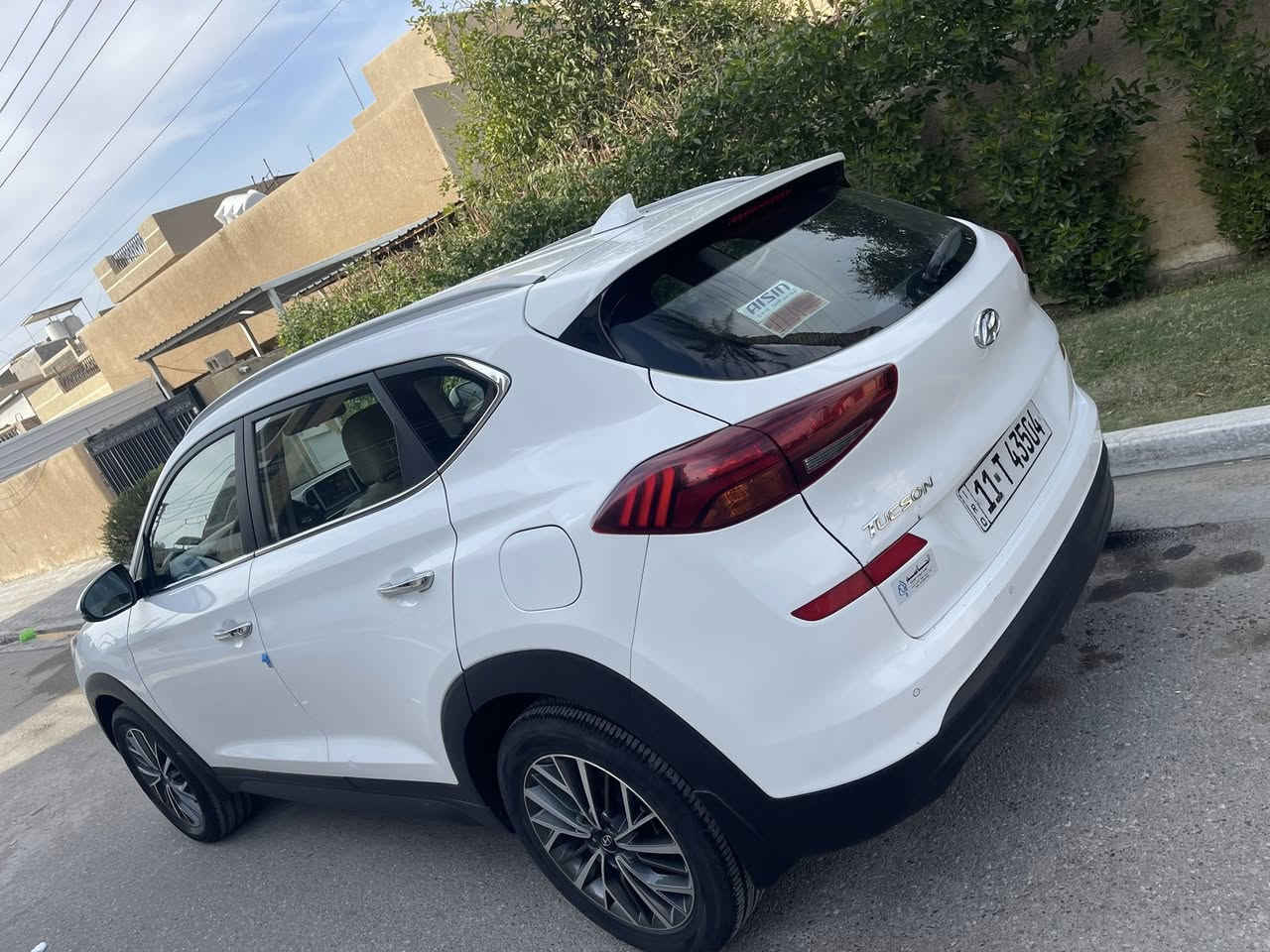 توسان خليجي موديل 2021 رقم بغداد باسمي سنويه ورقم هزه جديد ماشيه 54 مكفوله من الضربه والصبغ عدا بارد شبر  سياره جديده مواصفاته جنطه كهرباء 5 عدسان حساس امامي خلفي كشنات جلد كشنين كهرباء سايد بريك برجل مري شفط تبريد خلفي. تخم تاير سبير منازل بصمات عدد 2 مكاني بغداد الاطباء. السعر 217 

***********
