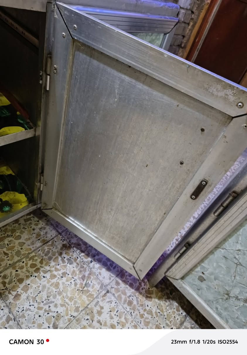 سلام عليكم كاونتر للبيع ٣ قطع داخل كله بليت طبقتين تكمه باب اول ٢٥٠ وبيه مجال مكاني حي التراث قرب جامع البستاني الاستفسار على الرقم ‏‪***********‬‏
