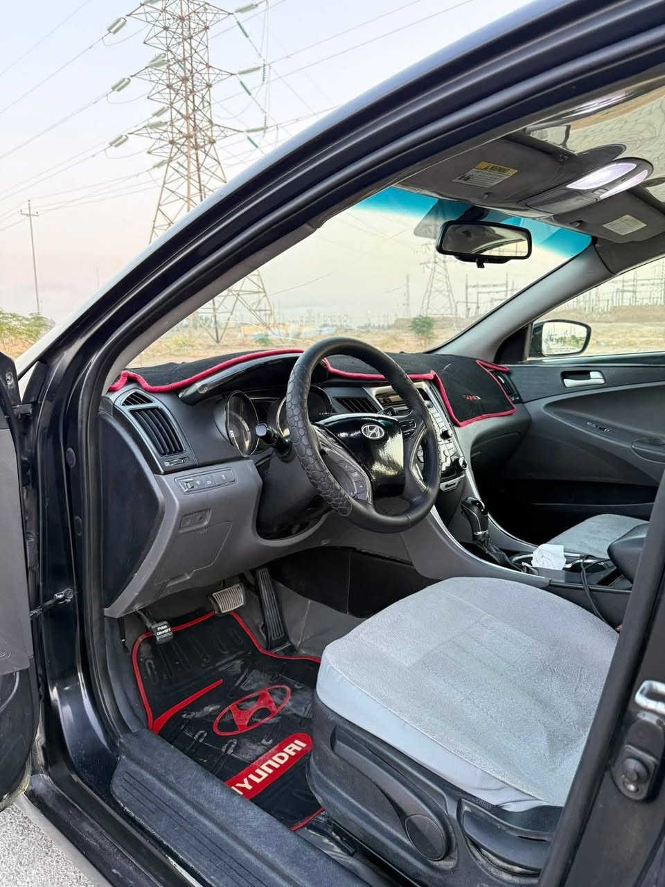 السلام عليكم سوناتا موديل 13 وارد امريكي  بااسمي شخصيا كير محرك مكفولات مصبوغه عام اثر جراد ضربتها جاملغ الاامامي وتبديل البنيد والجاملغ الثاني والباقي مكفول قطره معجون مابيه وجاهزه ربع دينار ماتصرف عليه للااستفسار اكثر الااتصال ***********.  او مراسله الصفحه السعر 95 وبيها مجال بسيط كلش
