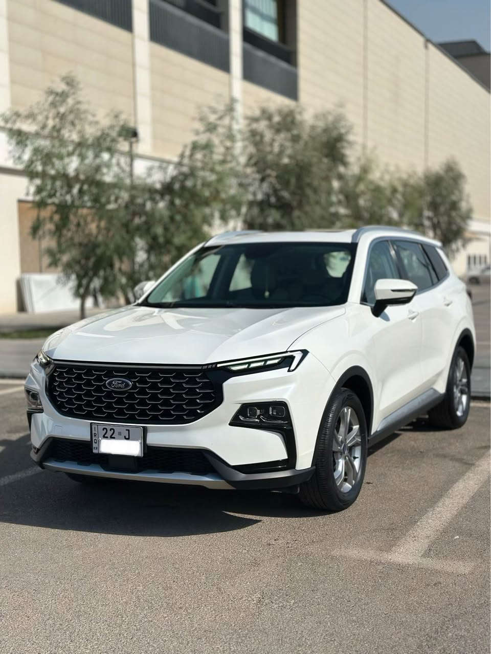 السلام عليكم…
فورد تيريتوري 2023 للبيع
خليجية شركة القاصد
مواصفات ترند
اربعة سلندر 
محرك 1.8 ايكو بوست تيربو

القوة: حوالي 190 حصان
 • العزم: 320 نيوتن متر
 • ناقل الحركة: أوتوماتيك 7 سرعات
 • نظام الدفع: دفع أمامي (FWD)
 • استهلاك الوقود: حوالي 15–16 كم/لتر 

المواصفات الخارجية
 • جنوط ألمنيوم 18 إنش
 • مصابيح LED أوتوماتيك
 • شبك أمامي كروم
 • حساسات خلفية + كاميرا خلفية
 • مرايا كهربائية مع نظام النقطة العمياء
 • خيار فتحة سقف بانوراما (اختياري)  

المواصفات الداخلية
 • 5 مقاعد
 • مقاعد جلد
 • شاشة معلومات وترفيه كبيرة
 • مكيف أوتوماتيك مزدوج التحكم
 • منافذ USB وشحن
 • دخول ذكي بدون مفتاح  

أنظمة الأمان
 • وسائد هوائية أمامية وجانبية
 • نظام مراقبة النقطة العمياء BLIS
 • نظام مراقبة ضغط الإطارات
 • مثبت سرعة
 • كاميرا خلفية ومساعدات ركن 

للأستفسار : *********** مع واتساب أربيل, العراق
