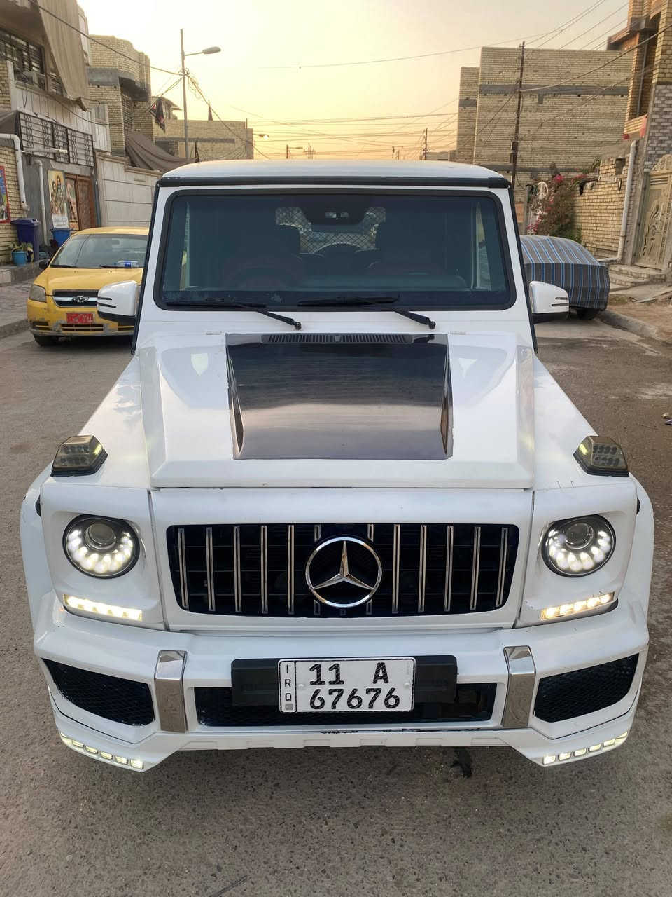 السلام عليكم للبيع أو المراوس 
مرسيدس جي كلاس موديل 90 محدثه خارج 18 ولداخل 22 
مكينه 6 سلندر 320 خراطيم مكينه وكير جدد 
 صوت رياضي 4 كزوزات  تبريد ثلج ❄️ حداديتهه جديده رقم بغداد مميز تحويل مباشر داخل لونين كشنات كهرباء ويل 20 تخم تاير جديد لايت عالي وناصي زنون لدات بجم جام أوتو السياره جاهزه من الدعاميه للدعاميه بدون نقص عنوان السياره بغداد مدينه الصدر 
السعر اتصال او واتساب وعيوني الك 
الاستفسار ***********سجاد
