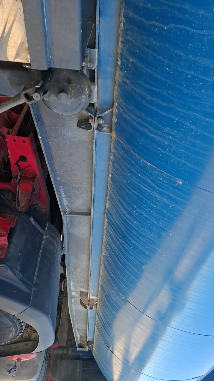 بسم الله الرحمن الرحيم 
النوع السياره . داف تاك ويل دبل قماره تريله تانكر تاك تاير بالون 42 طن 
موديل  2002. حجم محرك 95,480 انجكتر 
مواصفات . تبريد . تايدر . ثلاجه داخل  كير عادي . 
تانكي . بطل عراقي . شاصي اوربي تاك تاير . كامل جاهز 
طخم تاير . سياره جاهز كامل لل شغل 
كير اكسن قماره شاصي محرك سياره مكفول كفاله عامه شرط
رقم دهوك تحويل مباشر 
سعر كامل 145 معا مجال 
سعر راس فقط . 100 معا مجال 
سعر تانكي  45 معا مجال 
عنوان معرض هوار طريق دهوك موصل جمبور عميريه 
***********
***********
***********
