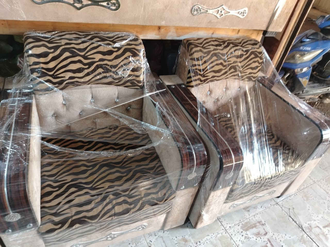 يالله تنزيلات تخم جديد مامستعمل السعر تفليش ٢٠٠ الف فقط سده الهنديه داخل السوك المسكف القديم ومن الله التوفيق


**إذا كنت صاحب هذا الإعلان وتريد حذفه لأي سبب، رجاءا أرسل رسالة إلى الدعم الفني**