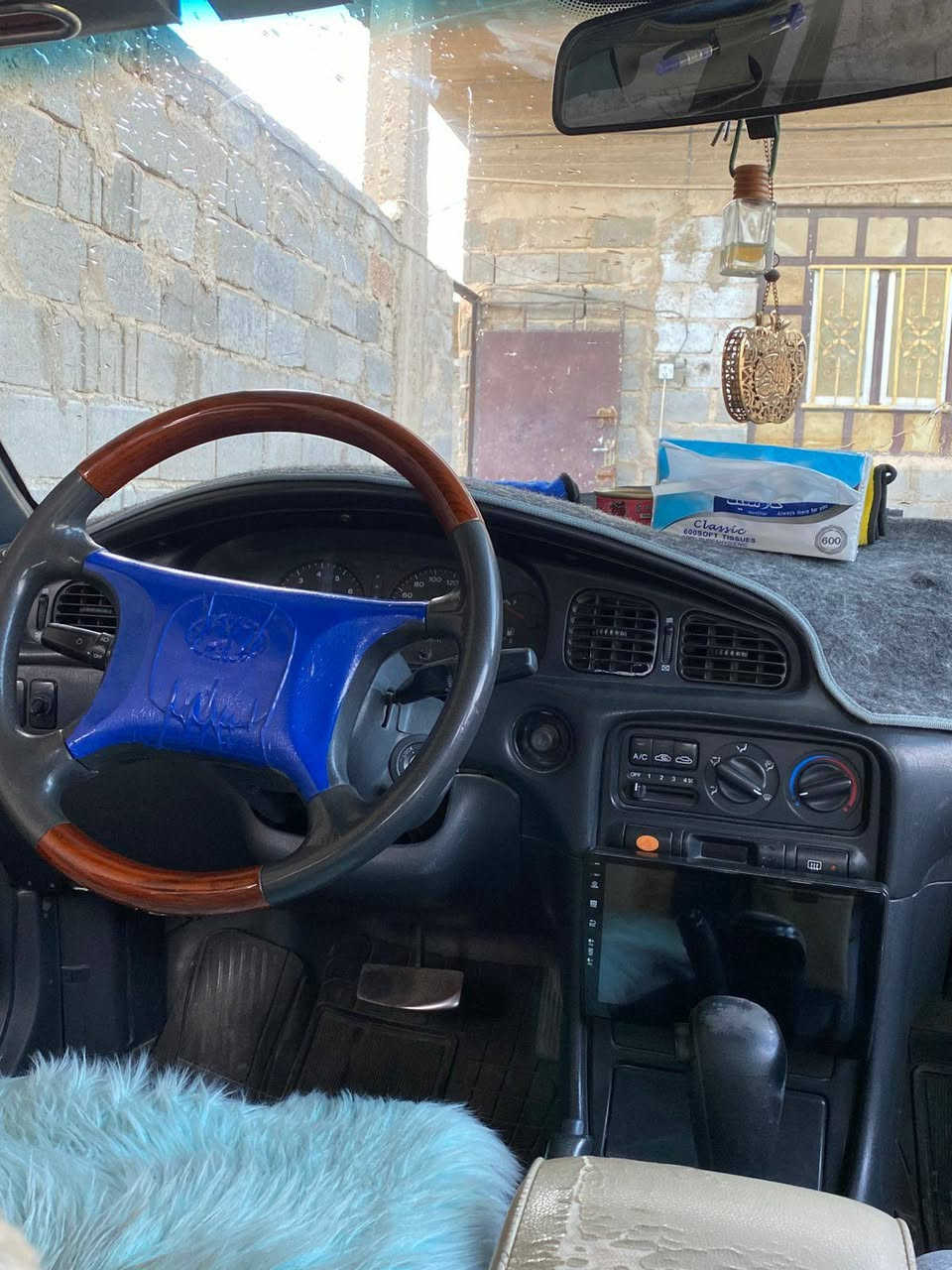 السلام عليكم 
سوناتا تو للبيع

موديل 1993

كير جديد 

محرك جديد

تخم تاير 

تبريد شغال 

مصبوغه عام للجماليه
السعر 54$ وبيه مجال بسيط 

للاتصال ***********
