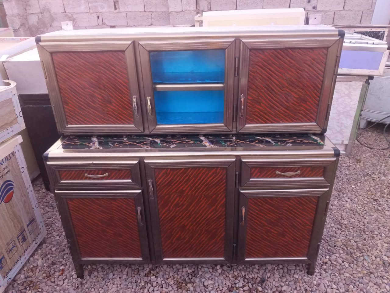 كاونترات  وسنكات للبيع  كل واحد بسعر  مكان بغداد ***********
