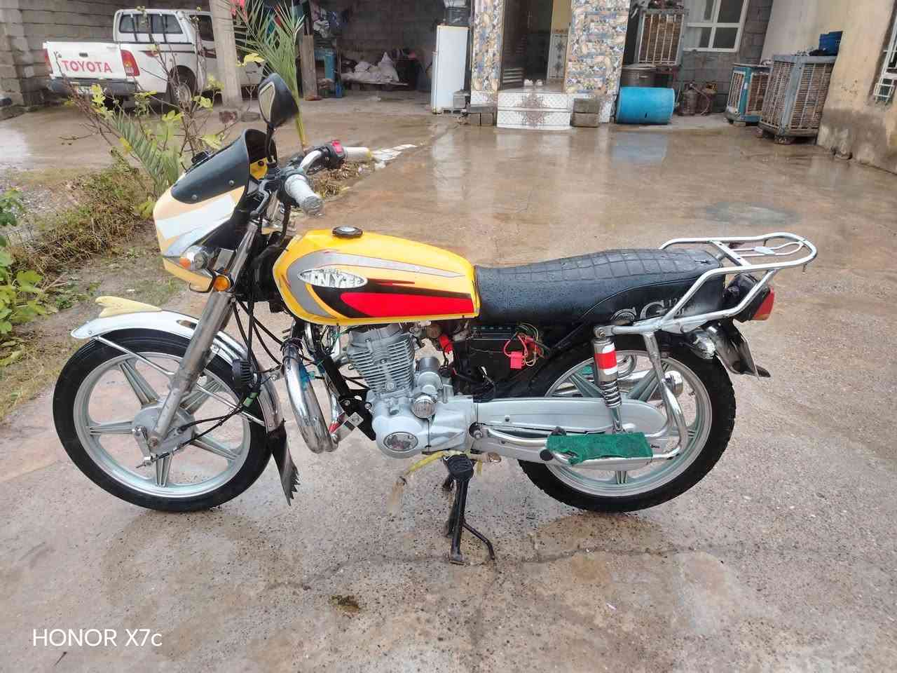 السلام عليكم موطور للبيع او مراوس 

جني كله موديل 2018كلو عل بلاد 
محرك شرط ما مفتوح لا صرف ولا بخار 
كهربايات كلها شغاله نكره سلف تواير جدد دبلات شغاله مال جنايه مابي نقص خالص من كلشي مكاني الزاب ***********
