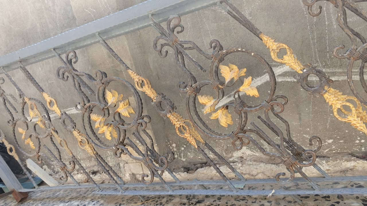 السلام عليكم أخي من رخصه مدير الكروب عندي محجر درج للبيع العنوان بغداد حي السفير رقم الهاتف *********** ملاحظة يتكون من قطعتين نستعمل نضيف
