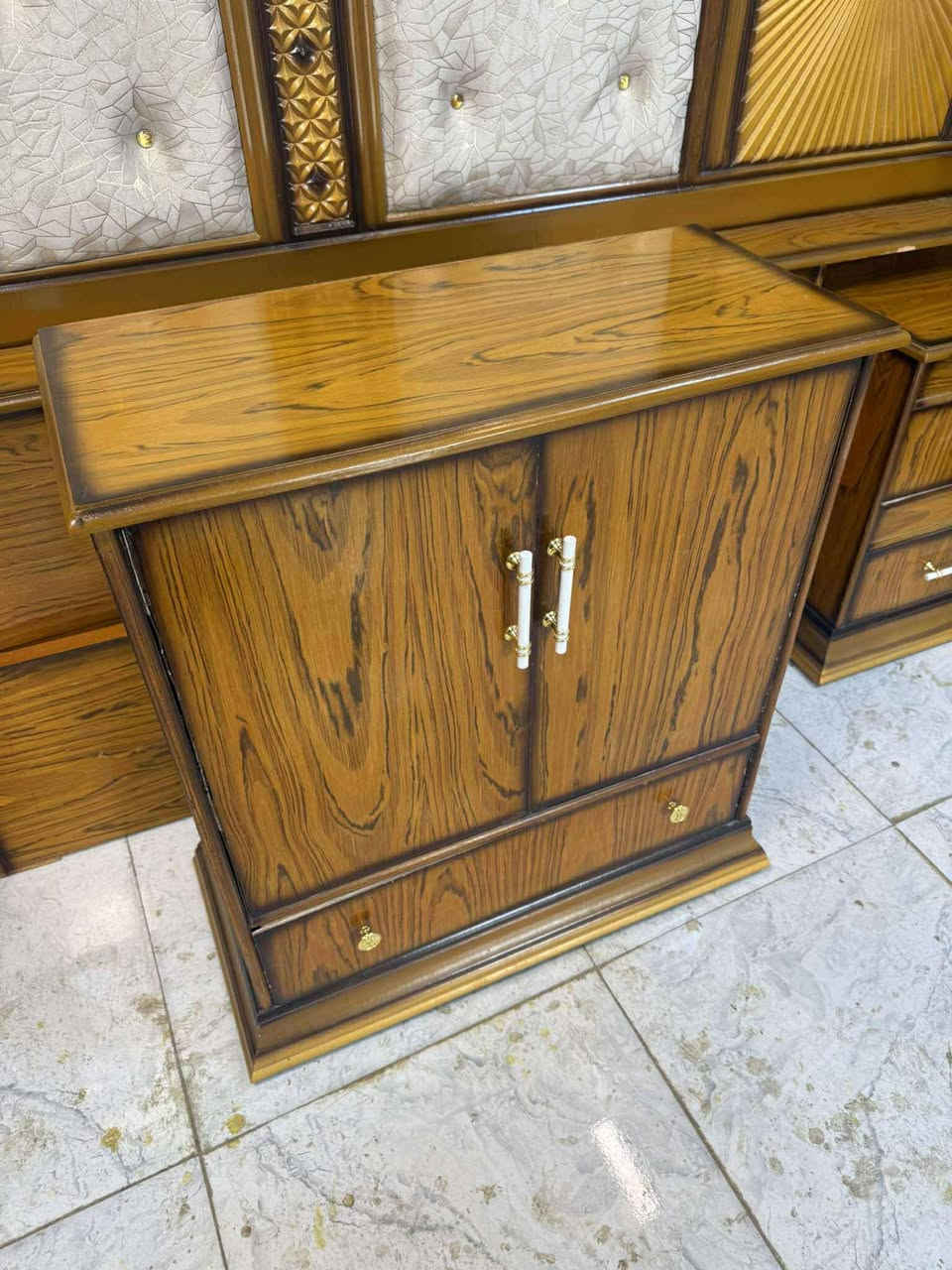 السعر  ٨٥٠ قفل شغل وسط
شد نقل داخل بغداد مجاني 
نضافه ٩٠
٨ قطع
للحجز واتساب ***********
