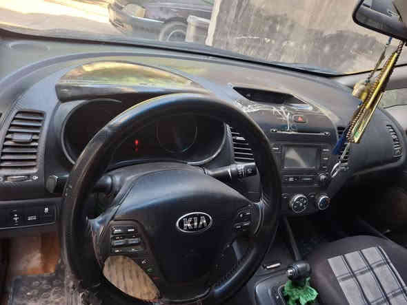 السلام عليكم فورتي ٢٠١٥ للبيع
سياره امريكيه حادثها باب وقبق جنطه بدون دواخل كير مكفول مكينه مجفتها تبريد صدر كله شغال تخم تاير 
مصفره غرامات وهيئه تحويل ثاني يوم 
محرك جي تي اي 
السعر ٨٥ وبيها مجال مكاني بغداد كويريش ***********
