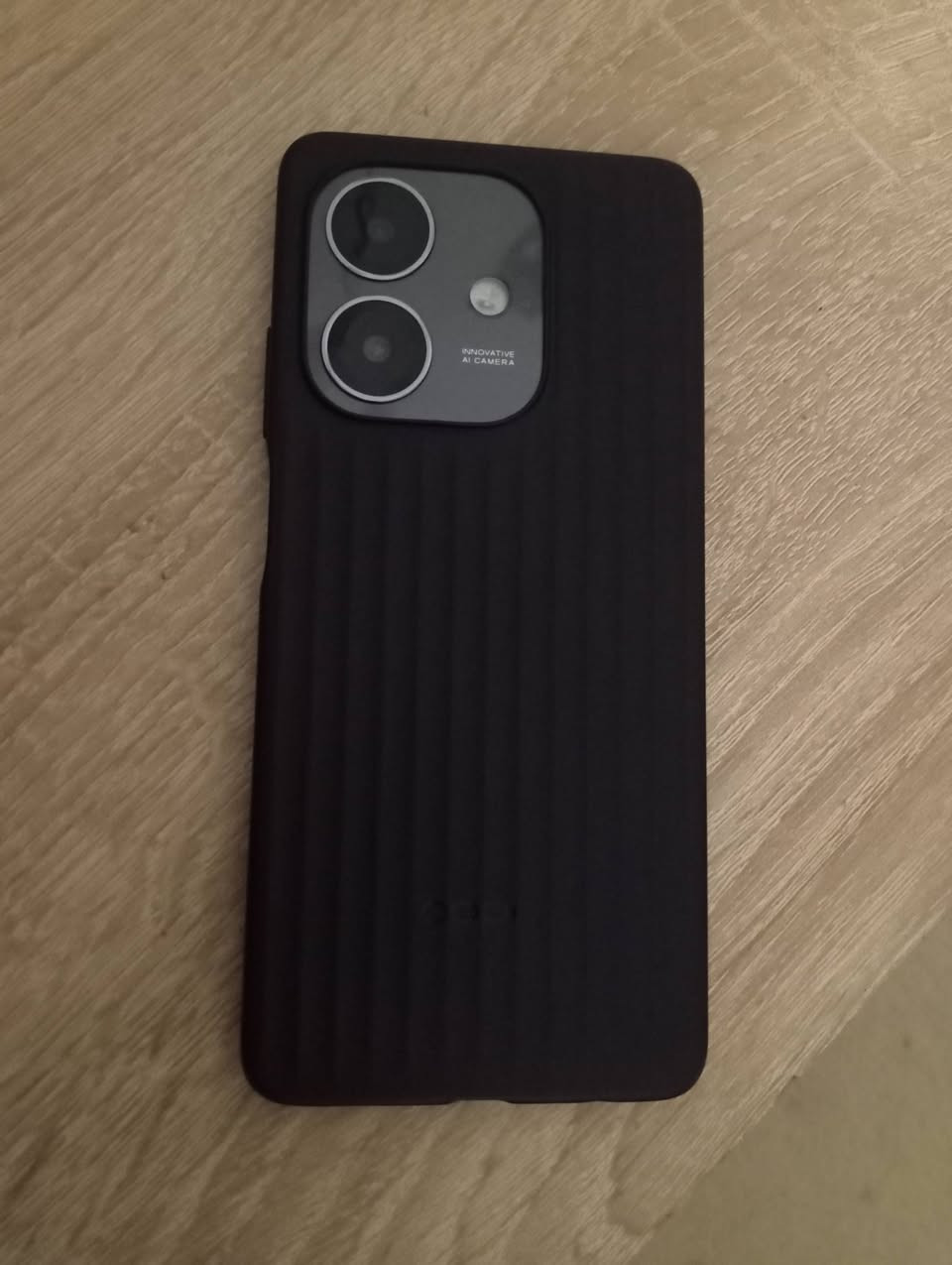 Oppo A40M
بۆ فرۆشتن: Oppo A40m (قایمترین مۆبایلی ئۆپۆ)
بەرگری (Durability): ئەم مۆبایلە بەوە ناسراوە کە "دژە شکانە" (Military Grade Shock Resistance). بەرگەی کەوتن و لێدان زۆر باش دەگرێت.
​: خاوەنی بڕوانامەی سەربازییە (Military-Grade)، بەرگەی 
کەوتن و لێدانی بەهێز دەگرێت.

​شەحنی زۆر خێرا: پشتگیری 45W SUPERVOOC دەکات (لە نیو کاتژمێردا ٥٠٪ زیاتر شەحن دەبێتەوە).
​شاشە: 90Hz زۆر ساف و ڕووناک (1000 nits)، تەنانەت لەژێر خۆریشدا وێنەی زۆر ڕوونە.

​تایبەتمەندی Splash Touch: ئەگەر دەستت تەڕ بێت یان ئاو لەسەر شاشەکە بێت، هەر بە جوانی ئیش دەکات و تێک ناچێت.
​دەنگ: سپیکەری زۆر بەرز (تا 300% ڤۆلیۆم زیاد دەکات) بۆ گوێگرتن لە ڤیدیۆ و گۆرانی.
​پاتری: 5100mAh، بۆ دوو ڕۆژ بەکارهێنانی ئاسایی بەسە.

​میمۆری: [256 گێگا ڕام 8 ]
​زۆر خاوێن و بێ کێشەیە . نوێیە هێندە نابێ بەس ئەکتیڤ کراوە
کەڤەرێکی لەگەڵە
​نرخ: [160 هەزار دینار ]
شوێن: هەولێر] گەیاندن هەیە 
***********
