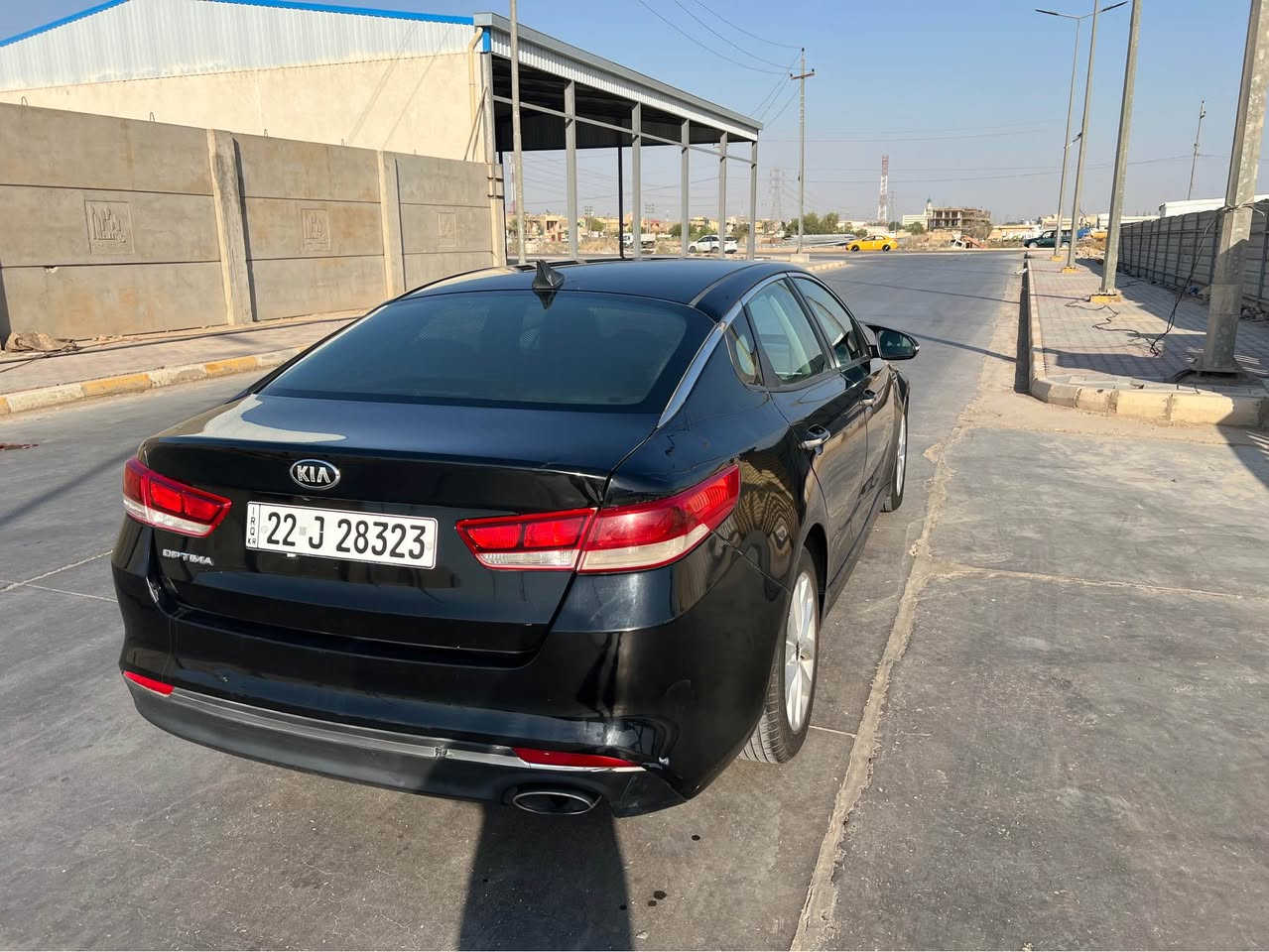 السلام عليكم كيا اوبتما موديل 2017 فئة LX امريكي مكينة 2400 GDIالسيارة ماشية 100,000 ميل كير ومكينة مكفولات على وضع البلاد حادثة جاملغ امامي جهة الصدر مبدل وجاملغ خلفي جهة الصدر مصبوغ فقط رقم اربيل باسمي مكان السيارة بالكوت  السعر 128 وبيها مجال 
*********** دهل اوران, واسط
