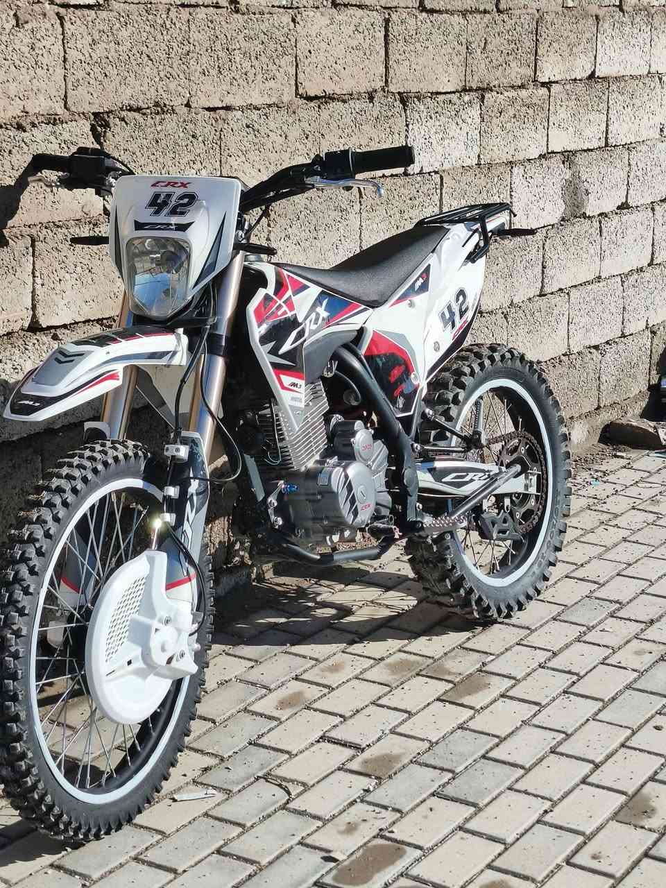 السلام عليكم للبيع دراجة CRX300 موديل 2025 محدث 2026 كهربائيات كلها شغالة مابي اي نقص للاتصال(***********)
