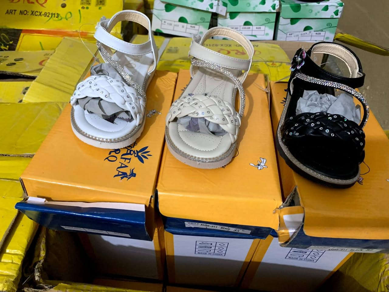 احذيه. للبيع.  جمله فقط.   قياسات. من 26الى36. 
السعر 3500.     العنوان موصل حي البكر.   
التواصل. على الرقم. ***********
