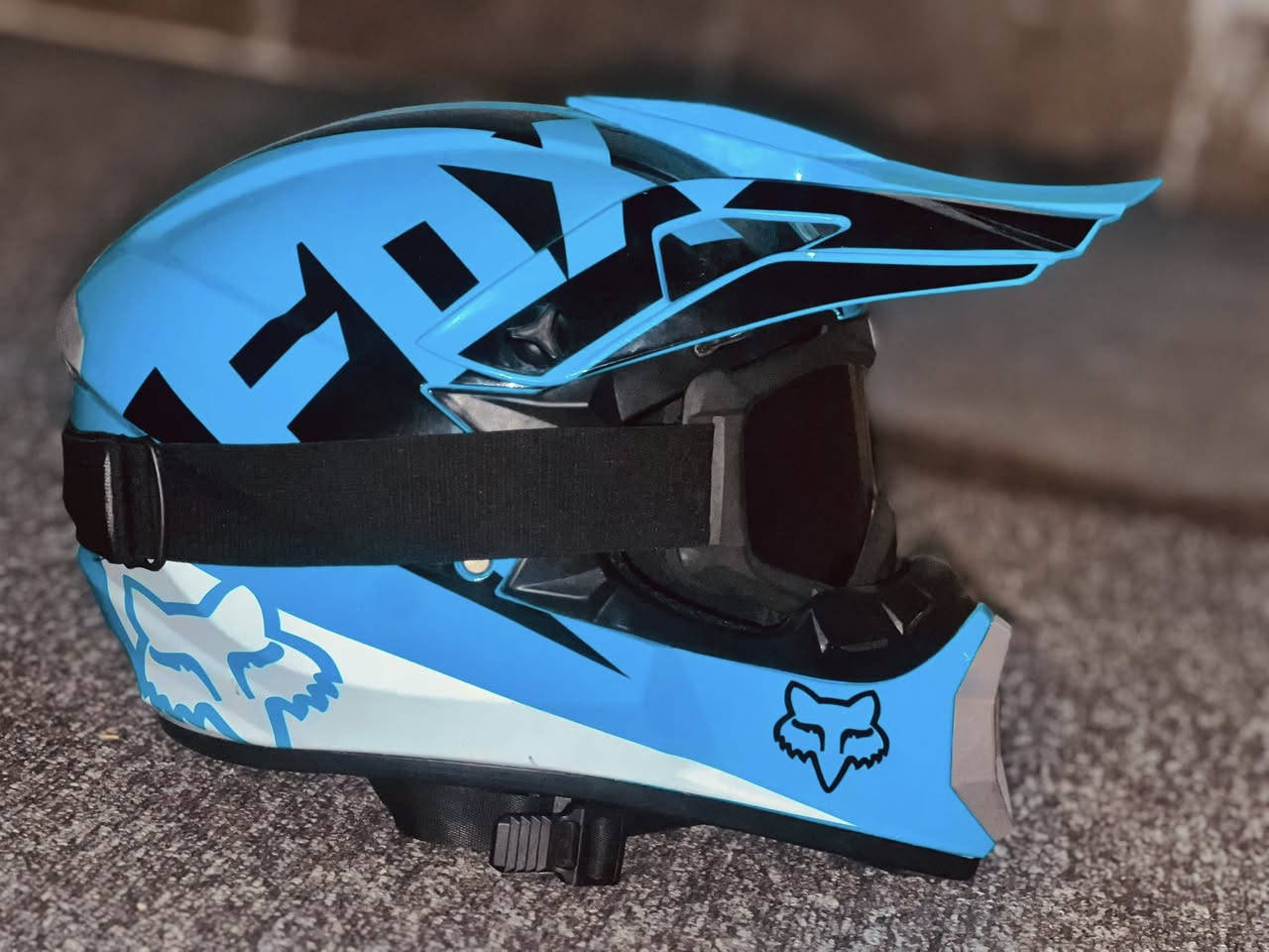 السلام عليكم خوذه قفاز للبيع مستعمله اقل الشهر
***********
