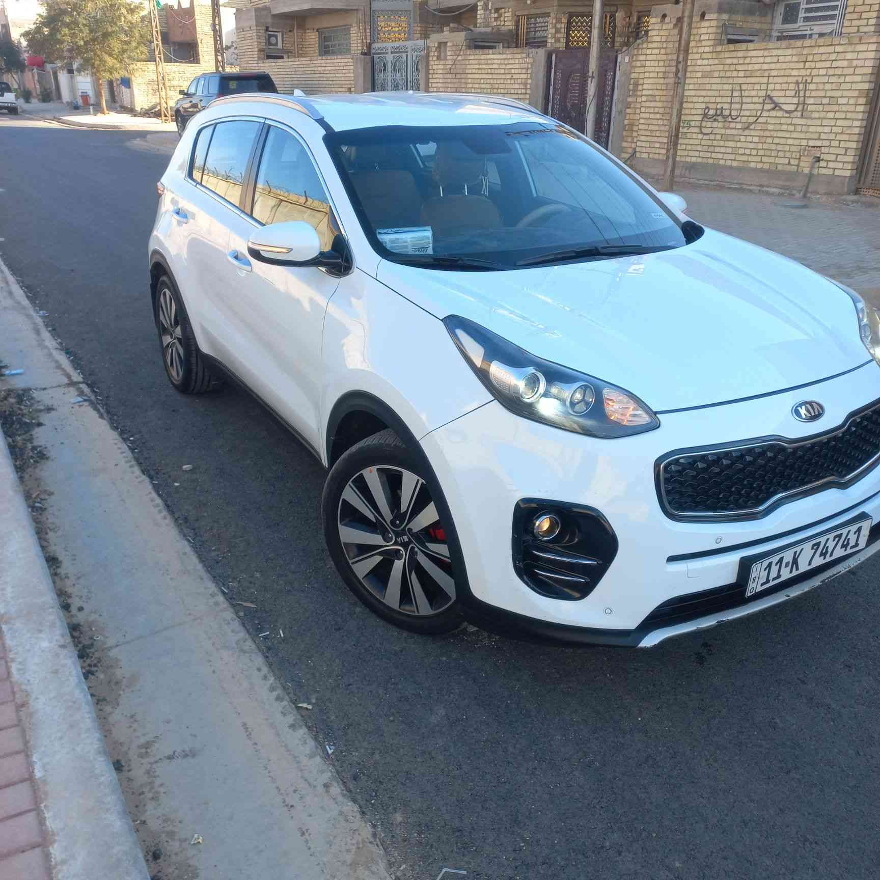 السلام عليكم ورحمة الله وبركاتة 
سبورتج خليجي 2016  شكل 17  
سنوية نافذة لسنة 30 
‏‎محركً 2000 دوش مكفول + كير مكفول
حساس أمامي خلفي  
لايت لد نهاري + عدسه مبدلها ٤٠٠ الف يم ابن موزان 
بك لايت لد 
5ويل كب 19  تخم تاير تايوان 
ماشية ١٢٢ الف كيلو
كشن جلد ومخمل + هيتر أمامي خلفي 
تبريد أمامي خلفي 
‏‎رقم بغداد الإنكليزي بسمي
ملاحظة  ملاحظة 
السيارة بيها استبدال  بابين وصبغ نص الصندوق بلا فتح يعني ما مفتوح الصندوق..
### اكو ٣ مقاطع فيديو موضح بيها## (( خلاف ذلك اني اتحمل افلوس السونار ))
مكاني بغداد 
السعر ١٦٠ وبيها مجال للطيبين 
رقم الهاتف ***********
