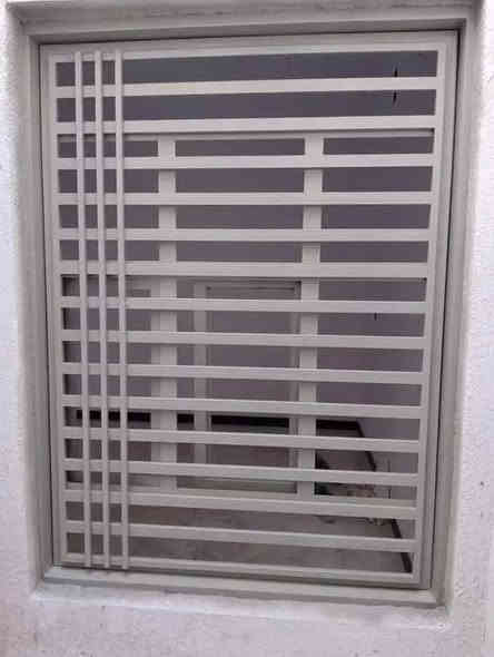 ورشه حداده بلال  بالاعمال الحداده تشمل جميع اصناف الحداده ومنها الابواب والشبابيك والسقايف الحديثه والقديمه ومنها كيا سبان  واضافه الى العمل منها الساندويتش البنل والكرفانات تشمل جميع الاعمال الحره  باداره بلال الحداد 
***********
0780440984
