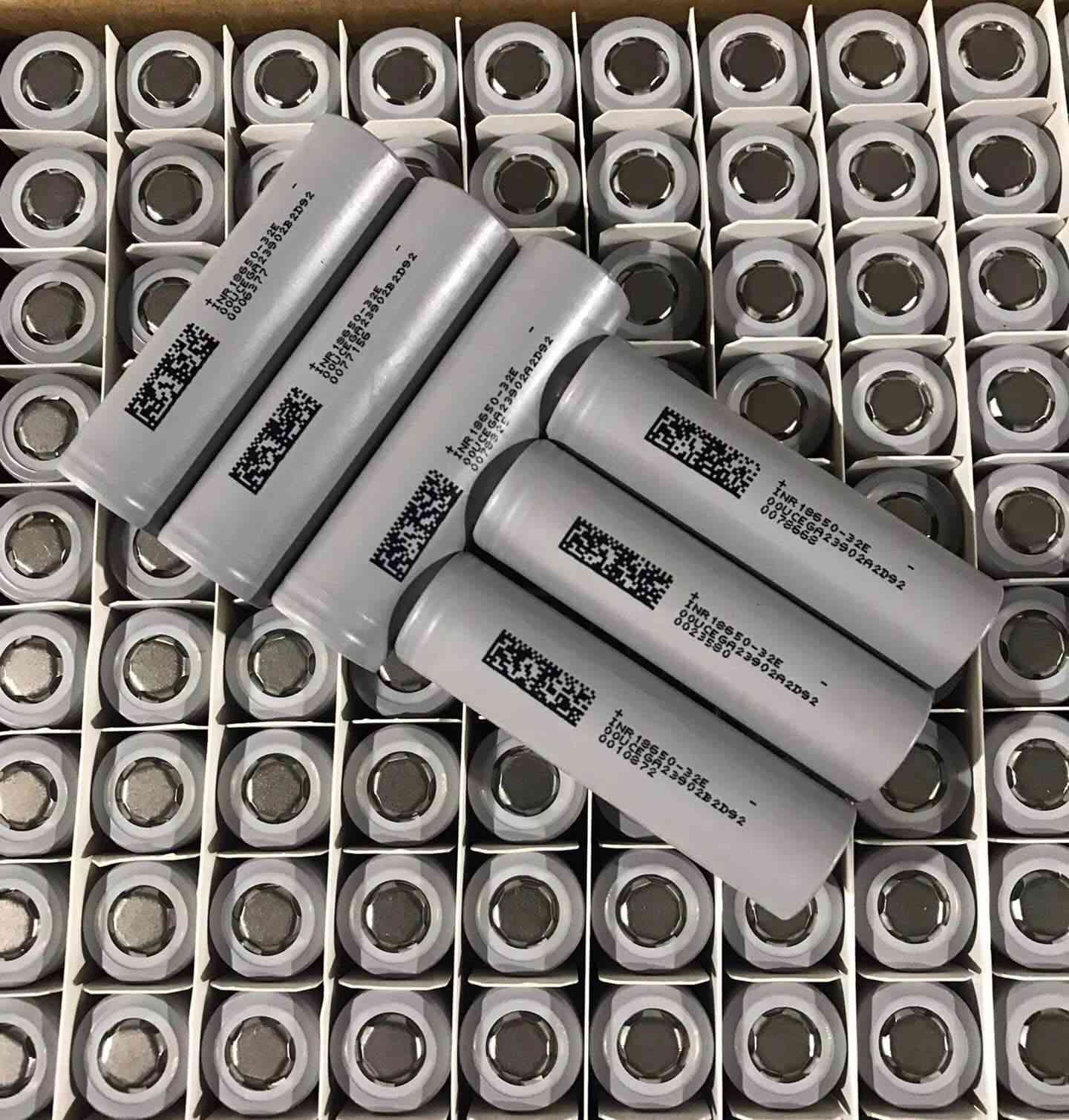 DMEGC INR21700-32E 3.7V 3200mah Li-ion batteries 3200mAh Lithium ion battery pack Max.discharge current(C)16A
Specification:
Model: DMEGC INR21700-32E
Type:18650 3.7V lithium-ion rechargeable battery cell
Nominal Capacity:3200mAh
Cell Voltage:3.7V
Used for:Energy storage power,Electric scooter,Flashlight,Bluetooth speakers,trolley speakers, radios,sweepers,rechargeable fans,LED desk lamps, loudspeakers,LED headlights,Solar energy storage,Solar light,Powerful torch,Medical device,Balance car,Twist car,Electric drill,Electric tool,Electric Vehicles,Laptop,Model airplane, vacuum cleaner,Skateboard,Electric bicycle,Power bank,Electric bike,Electric toy car,Solar street lights,Instrument equipment etc.


**إذا كنت صاحب هذا الإعلان وتريد حذفه لأي سبب، رجاءا أرسل رسالة إلى الدعم الفني**
