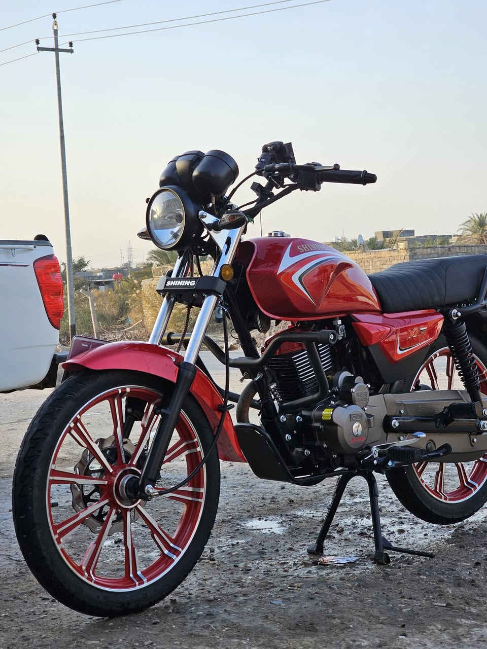 دراجه شاينك مرقم ديوانيه بأسمي تحويل شوكت ما يعجبك بعدها جديده مكفوله من كلشي دهن امزويل ابدل و كلش نظيفه استعمال خاص مو دلفري ماشيه 3 الاف بس 
للبيع ب 1900 او مراوس بدايوان جبلي او ادفنجر 300 و انطي فرق مكاني ديوانية مركز ***********
