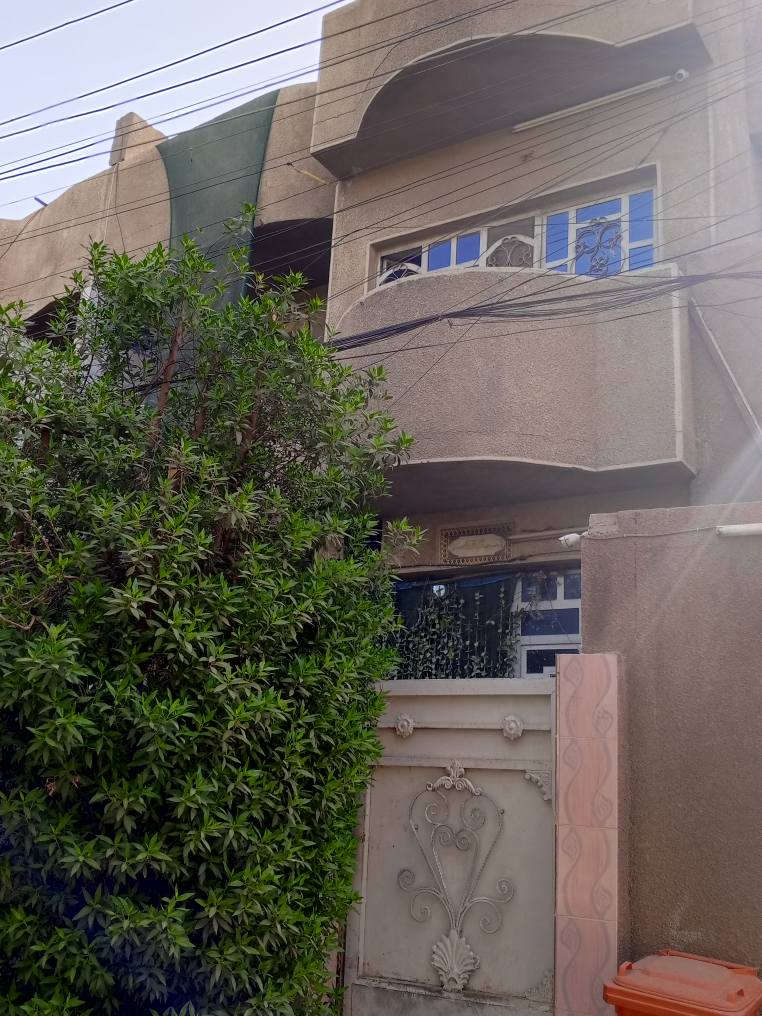 دار للبيع المساحه ٧٠ الواجهه 5_6 النزال 5_10 بناء 2010 الطابق الاول مطبخ +صاله +حمام +منور الطابق الثاني ٢ عرفه نوم +حمام +٢ بلكونه  الطابق الثالث غرفه نوم +حمام  م 631ز 89د 27/2 علئ الخدمي الخط السريع السعر 335مليون للاستفسار *********** اوعلئ رقم *********** او *********** او *********** عنوان بيت نفق صلاح الدين قرب شركة عمار الفهد حي جامعه بغداد عالي عن الشارع متر سند. مشاع قرب مدرسة الوركاء الابتدائيه المختلطه نقطه داله على خدمي خط السريع على شارع تجاري بغداد, العراق
