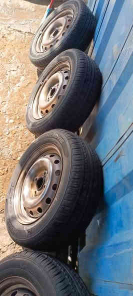 تايرات افيو حجم ١٤/٦٠/١٨٥
نظافة ٩٠% 
الاتصال على ھذة الرقم
***********
