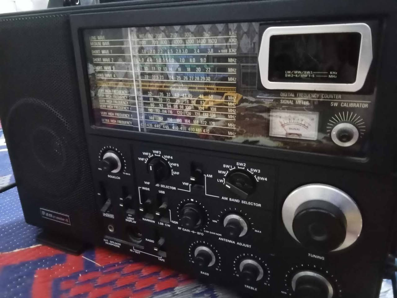 للبيع جهاز الوحش الناشونال NR. 82.F1.سعر الجهاز 280.قفل مكاني نجف
الموجات 
VHF. 1
VHF. 2
FM.VHF. 3
VHF. 4
VHF. 5
. 
LW
MW
SW. 1
SW. 2
SW. 3
SW. 4
HF البث الأرضي
فلاتر تصفية عدد 5.
موجة LSB. USB. التقاط أجهزة المنادات 
النطاق ال SW . مشكلة في جنل الموجات اشوية صعوبة الأنتقال من موجه إلى موجه لكن العمل طبيعي 
يعمل على 6.بطاريات . وكهرباء 220.
يعمل على هوائيات خارجية عدد 3.للتقوية الإشارة


**إذا كنت صاحب هذا الإعلان وتريد حذفه لأي سبب، رجاءا أرسل رسالة إلى الدعم الفني**