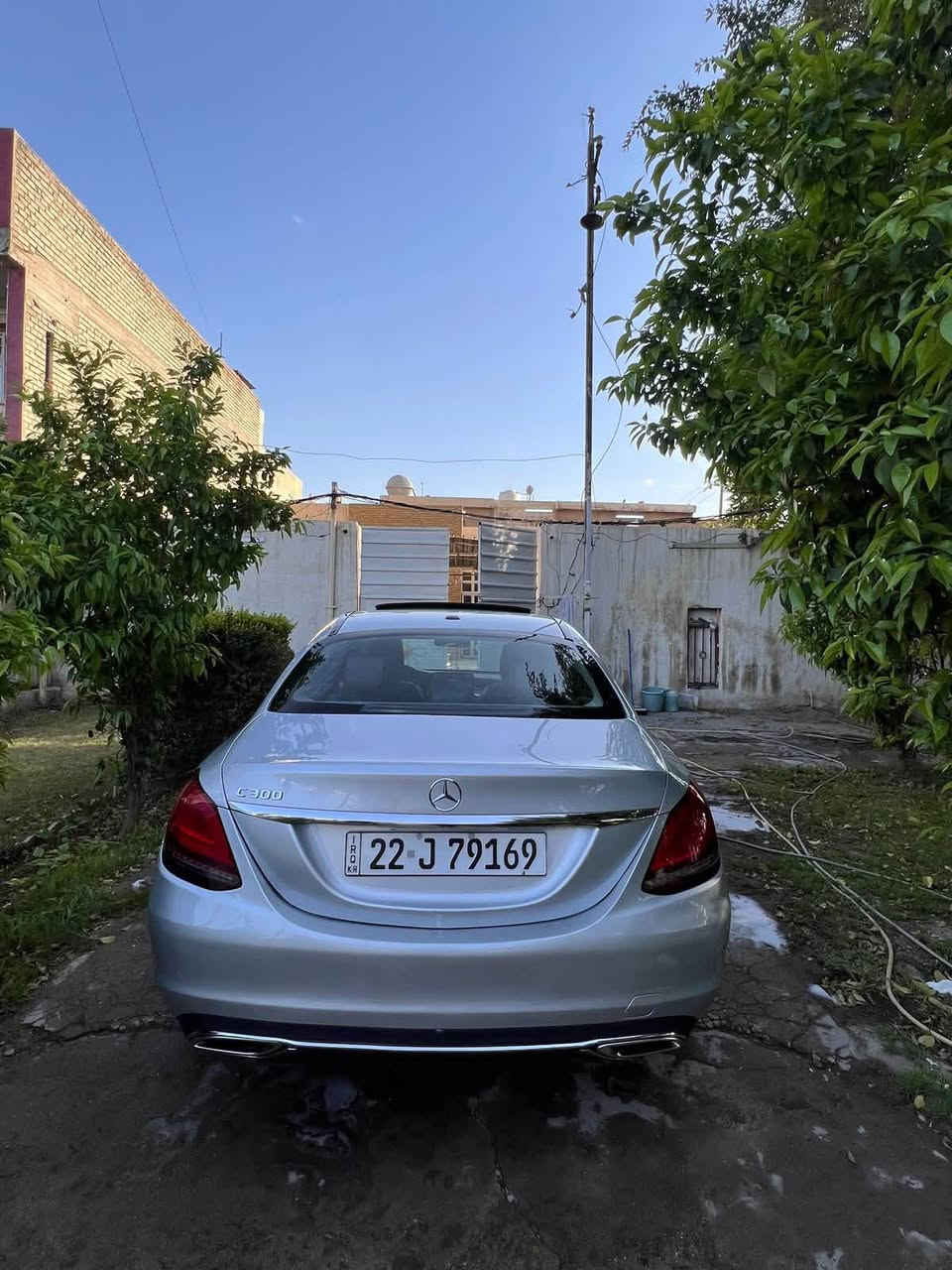 سلام عليكم 
مارسيدس C300 
موديل 2021 
اربيل بأسمي 
حادث دعاميات وجمالغ خلف السائق بارد فقط سياره جدا نضيفه ماشيه 78 km 
دفع خلفي السعر 260 وبيها مجال بسيط 
عنوان بغداد المنصور 
رقم ***********
