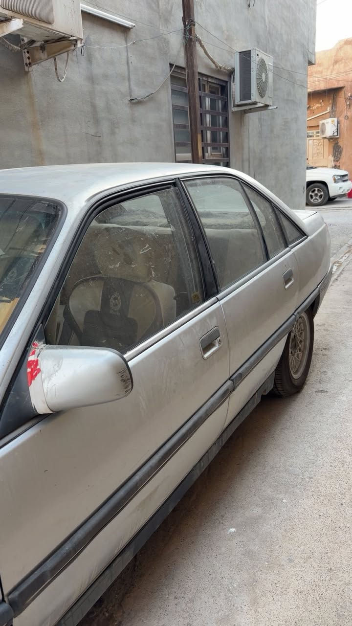 سلام عليكم 
اوبل اوميكا موديل 89
سياره جديده مال بيت 
سياره جاهزه 
تايرات قبل يومين شديتلها ويه دهن محرك تبديل جديد 
سياره احلا من صوره 
تحويل وكلاه نفس اليوم 
***********
