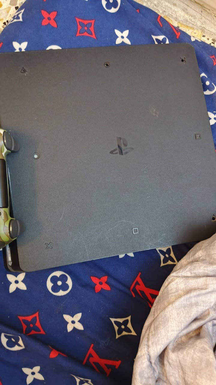 السلام عليكم شباب عندي بلي 4 سلم آخر تحديث ما بي العاب بس لقرص تكدر انته تسوي حساب وتنزل بيس ولعبات تريدهن انته الجوستك أصلي والبلي نضيف وكامل ملحقاتت
مكاني بغداد مدينة الصدر 
سعر 190 فقط


**إذا كنت صاحب هذا الإعلان وتريد حذفه لأي سبب، رجاءا أرسل رسالة إلى الدعم الفني**