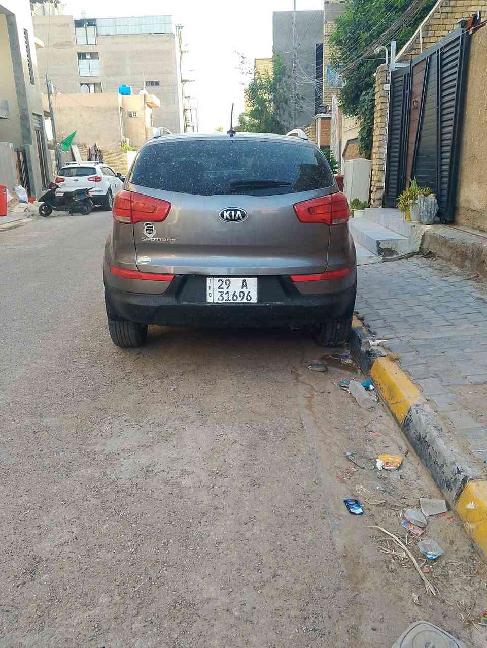سبورتج 2014خليجيه مكفوله من الصبغ مكانها الكوت السعر 130قفل بدون عمله بيع فقط بدون مراوس مكلف بل نشر مكان السياره كوت مركز المدينه ***********
