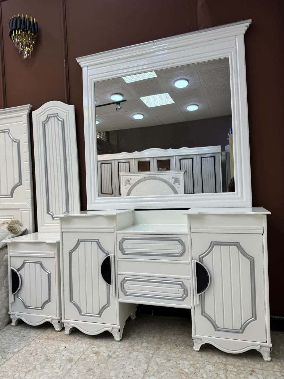 بسم الله

السعر ملیون و50 الف دينار فقط  

غرفه نوم داخل معاكس خشب 3 ملم
خارج تحفير sns انديف 5 ملم

الصبغ حراري درجة اولى

6باب  متكونه من 9قطع

زاويه تصميم كنتوري بارتفاع الكنتور

السرير بلاويد اسود 6ارجل

قياس الكنتور ارتفاع 2.40 وعرض 3.20
يوجد توصيل الى جميع المحافضات وباسعار مناسبه
للحجز مراسلتی
العنوان//بغداد
G


**إذا كنت صاحب هذا الإعلان وتريد حذفه لأي سبب، رجاءا أرسل رسالة إلى الدعم الفني**