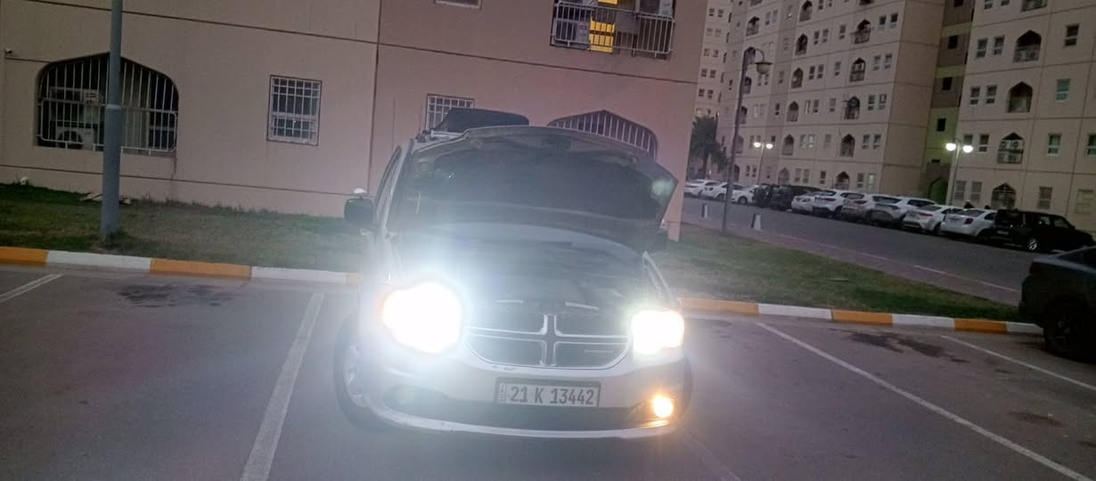 السلام عليكم 
دوج گراند كرفان م/2012
ثلاث قطع تدفئه تبريد 
شاشه وكامره خلفيه 
تحكمات ستيرن مثبت سرعه 
منظومه زنون/ هورنات زوج يوكن وزوج طاط
كشنات مخمل بيجي
بيه كشن اضافي ب50الف  و الفرس الوسطي وحامل اكواب 
تخم تاير نظيف صدر نظيف گير گصه جديد  
سيبايه وسبير فوگ وسبير جوه 
جام 6 كهرباء داخله كلين 
بالعراق نص من الچاملغ الخلفي الأيمن والايسر بارد بدون تكحيل بدون صبغ وگد أصبع من خشم البنيد ونوديهه سونار وأفحص  
محرك جديد الخميس شديته ضمانه الأحد بدا 10ايام من المشايخي سلف جديد باتري جديد كلهم بدلتهن الخميس
رقم سليمانيه هزه جديده سنويه جديده شرط التحويل وكاله مابيع
السعر130 وبيه مجال للطيبين 
رجائا المو شراي لا يكسر بحلال العالم رقم ***********واتساب
مكان بغداد/مجمع بسمايه
