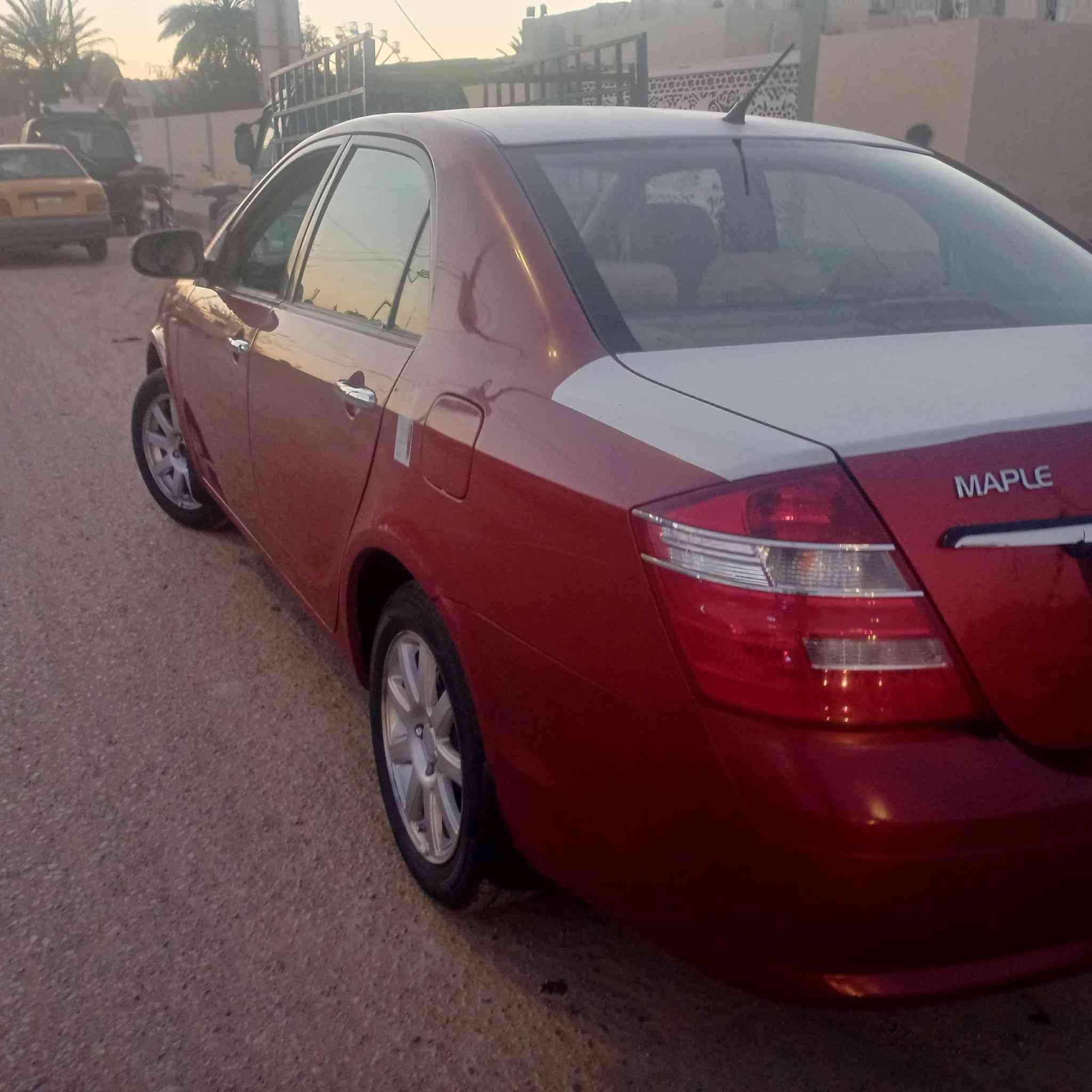 السلام عليكم للبيع جيلي موبل 2013رقم بغداد مكفوله كفاله عامه سنويه جديده ل30مكينه وگير وحداديه وتبريد وتخم تاير المكان ديوانيه مكلف بالنشر رقم ***********
