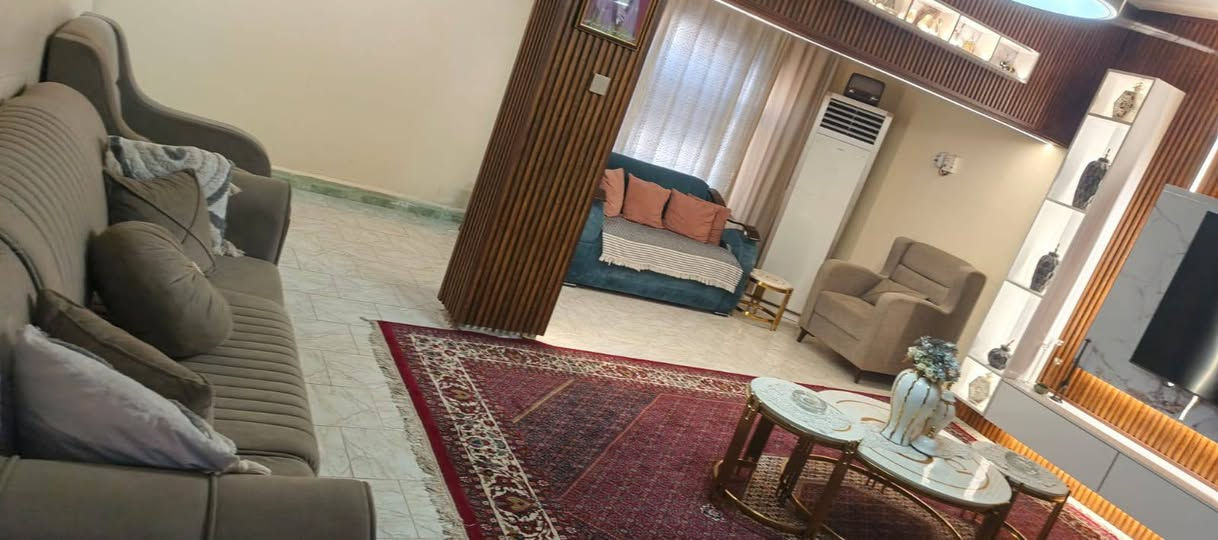 السلام عليكم
بيت ركن  للبيع مساحة 300 متر طابقين اربع غرف نوم وصالة واستقبال ومطبخ وحمامات داخليه و خارجيه 
الموقع ،ام الخيل قرب إعدادية الجواهري الاستفسار على الرقم ***********
