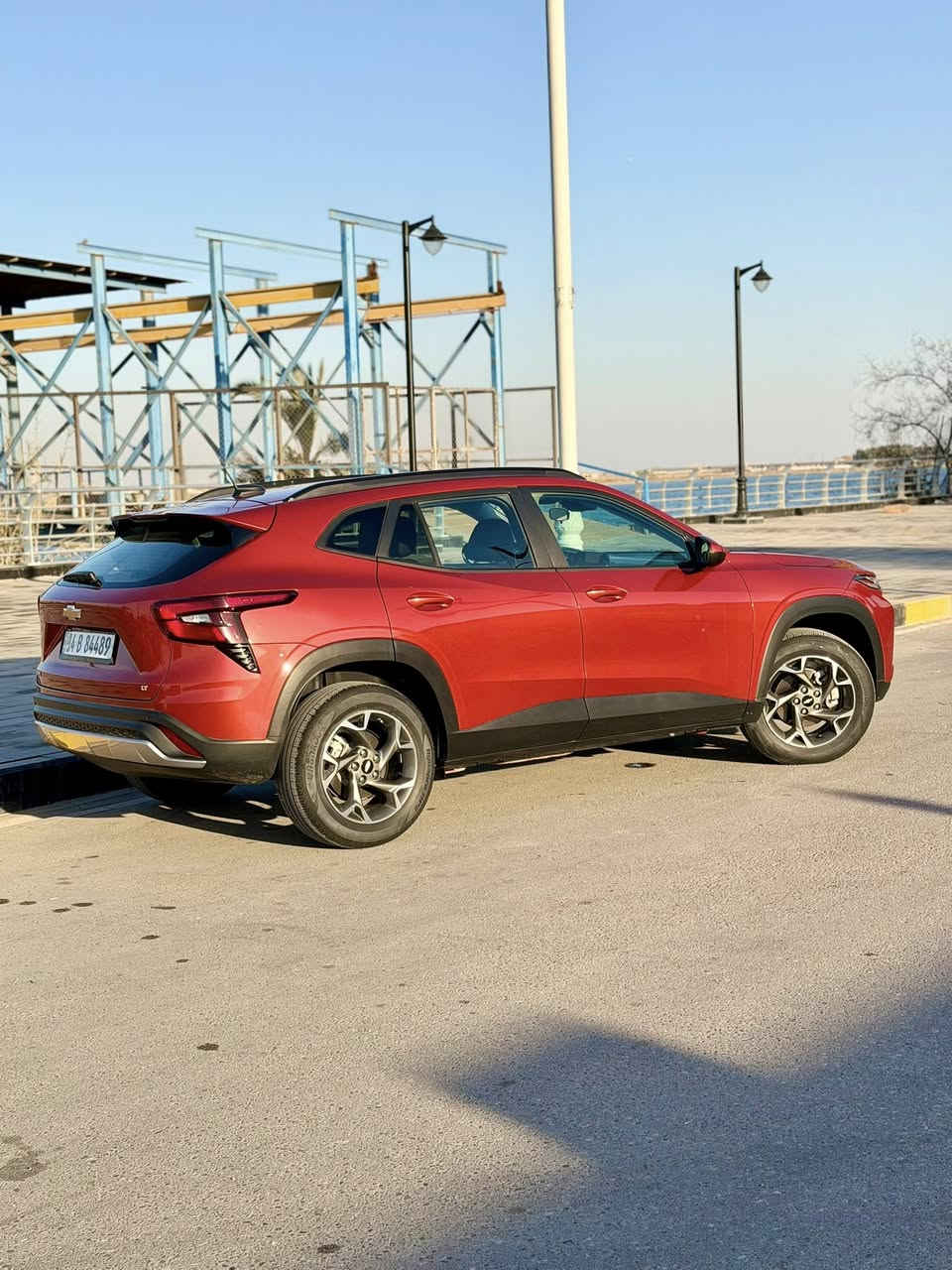 السلام عليكم 
 شفرليت تراكس TRAX  
مديل  - ٢٠٢٤
اللون - برتقالي 
المحرك - ١٢٠٠ تيربو
ماشية  - (14) الف مايل 
مرقم و كامل تحويل مباشر يمته ما تريد 
المواصفات (LT 2 ) فول مواصفات للاخير 
بصمه تشغيل و بصمه ابواب 
فتحة ( تنتة ) 
شاشة  (١٣ ) انش جبيرة
العينة الكترونيه
تدفئة كشنات
تدفئة ستيرن 
رادار امامي 
رادار خلفي 
محافظة على المسار 
كامرة خلفية
حساسات خلفية
نقطة عمياء 
تشغيل عن بعد 
داخل اسود و ابيض 
— السيارة وارد امريكي و ضررها غرق تعمل و تسير  
مكفوله من كلشي  مكينه و كير و تبريد و كهربائيات 
كفالة عامه بدون اي مسج بالعينة
رقم الشاصي kl77lhe29rc196303

〽️〽️ سعر السيارة 158 ورقة 〽️〽️
🪃🪃 رقم التلفون *********** 🪃🪃
