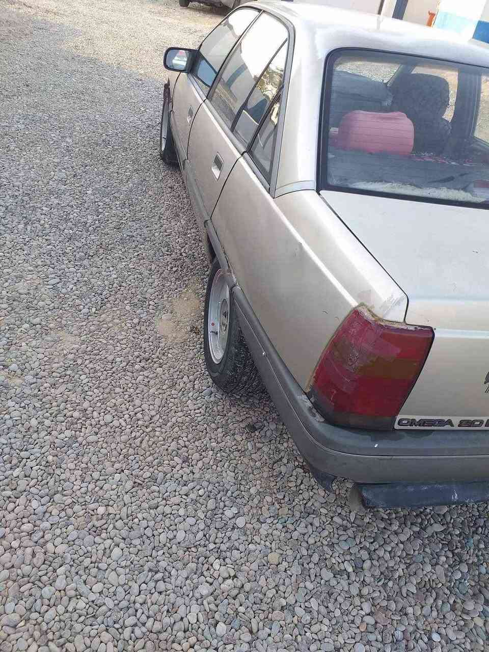 السلام عليكم سياره اوميكا رقم نينوى الماني سنويه لل 28 تايرات جدد  محرك جديد صدر جديد تدفئه كهربائيات شغاله دفتر بانزين  موديل 1989 السعر 25 ورقه ***********
