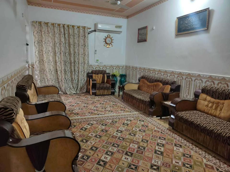 بيع مستعجل 🔥🔥 
بيت 150م للبيع بناء درجة اولى
السعر 110 فقط

الموقع 📌 حي نداء قرب شارع دعبل

يحتوي على غرفتين وصاله ومطبخ واستقبال وتخاريج 👉⭐ 

اساس صب وسقف صب بناء درجة اولى 
للتواصل: ***********

 وشعدكم بيوت للبيع للايجار للرهن اعرضوها يمنا تنباع وتتاجر باسرع وقت ممكن
