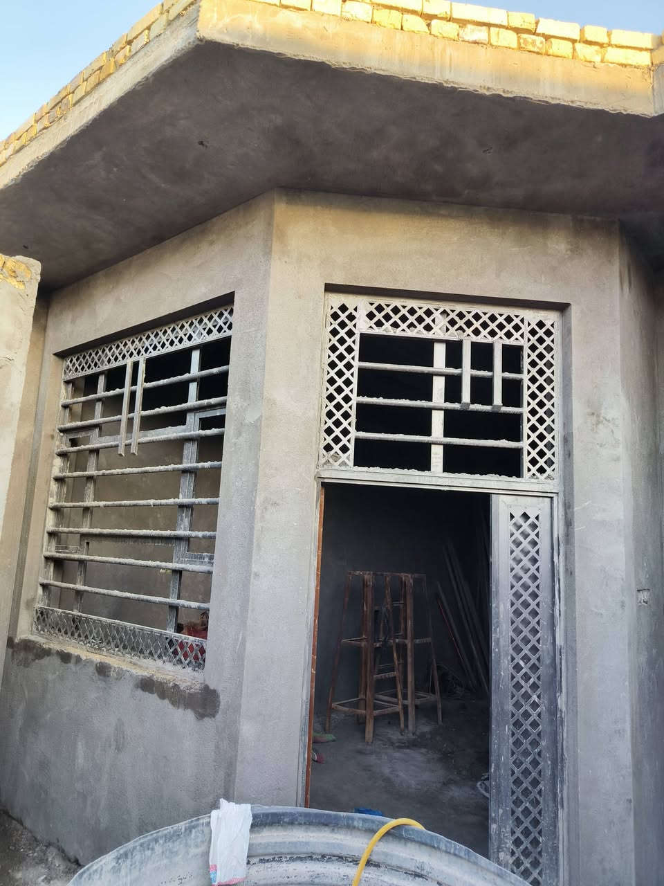 سلام عليكم خلفه البخ متفرغ شغل درجه اولئ صطار جص نثر جاهزين العمل ع متر قطعي يوميه ناصريه مركز ***********
