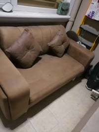 قنفة تخم مقعدين مستعملة قليل قماش وتربروف السعر 60 الف وبيها مجال  الع...