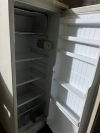 هاي ثلاجة للبيع سعرهة ٥٠ وبيهة مجال مكاني بغداد الحرية 07763944127