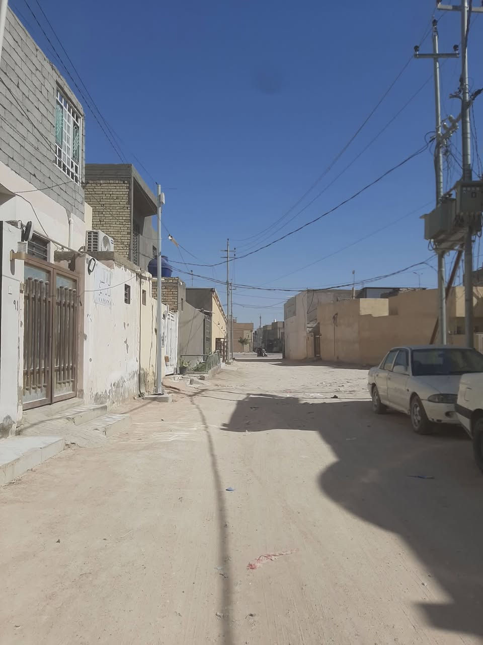 السلام عليكم
دار للبيع 100 متر طابو زراعي بناء جناي 2025 طابقين كامل 

الطابق الأول : مطبخ، استقبال، صالة، غرفة، مكشوفة وصحيات داخلية وخارجية مع طارمة 

الطابق الثاني : صالة و 3 غرف نظام سويت
بالإضافة إلى بيتونة 

العنوان : قرب سكلة الكرعاوي، خامس بيت عن الشارع العام شارع ٦٠ وقاعة ملاك 

للاستفسار الاتصال على ***********
