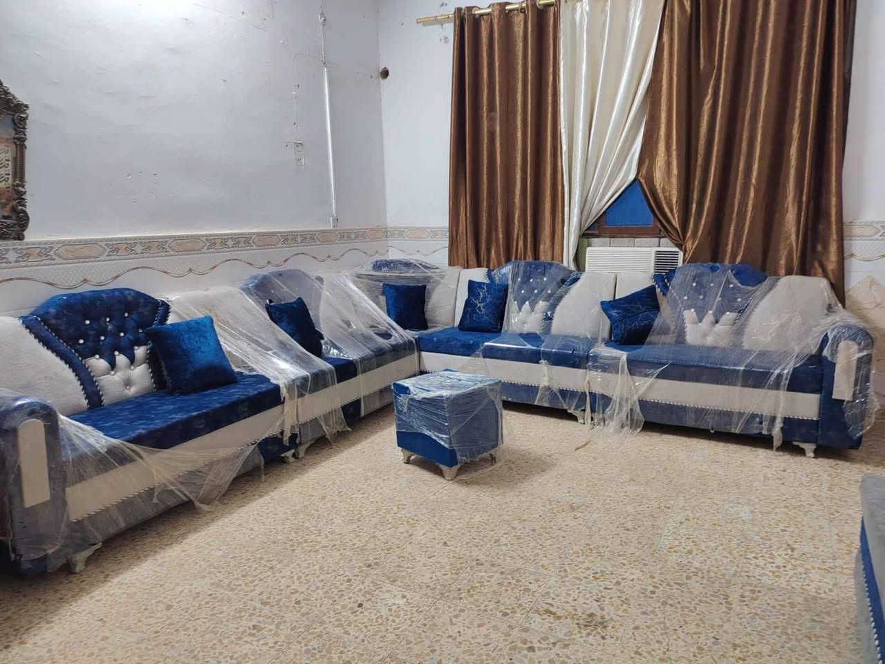 تخم ديوان تزكام شغله درجة اولئ ممستخدمي ابد مسكمي 500
قياس 7امتار ياخذ عشر نفرات خمس قطع 
ويا كوشات وطبله 
ابيعه بأقل من سعره بيع مستعجل النجف, العراق


**إذا كنت صاحب هذا الإعلان وتريد حذفه لأي سبب، رجاءا أرسل رسالة إلى الدعم الفني**