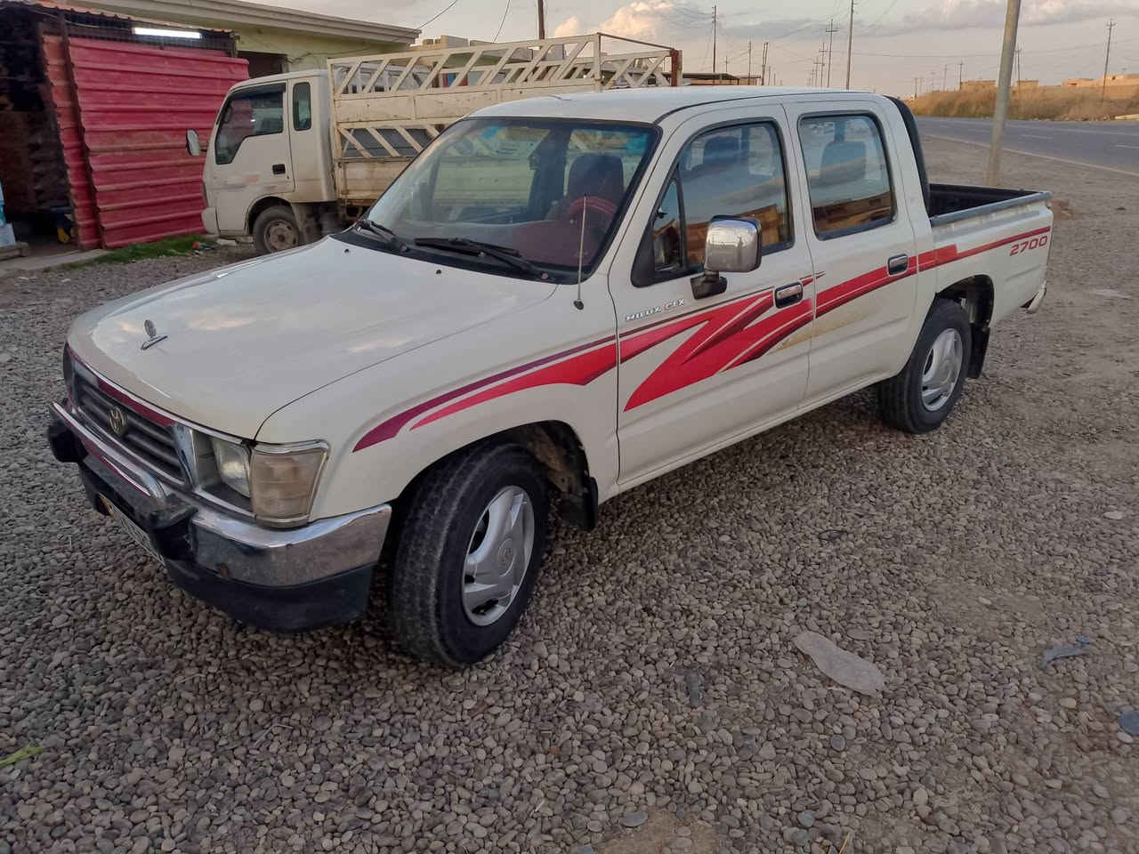 سلام عليكم بكم للبيع ٢٠٠١ رقم نينوئ دولي شرط تحويل محرك كير صدر كلو شرط جيل اكس فول  موصفات بدون صبغ فقط ملاحضات بسيطه السعر ١٢٨ بي مجال مكاني الشرقاط الشراي يتصل ***********
