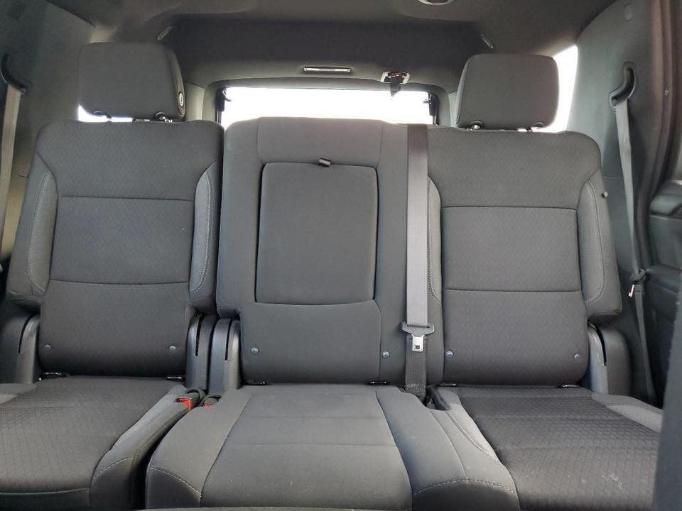 السلام عليكم تاهو ls  2024
لون اسود كذاب ( كحلي داكن ) 

ضررها موضح بالصور

 رأس جاملغ وحدادية تاير 

موعد وصولها يوم  بشهر الثالث 

  واصله للميناء بسعر 388 

او تريد مطروحة بسعر 366

رقمي ***********
