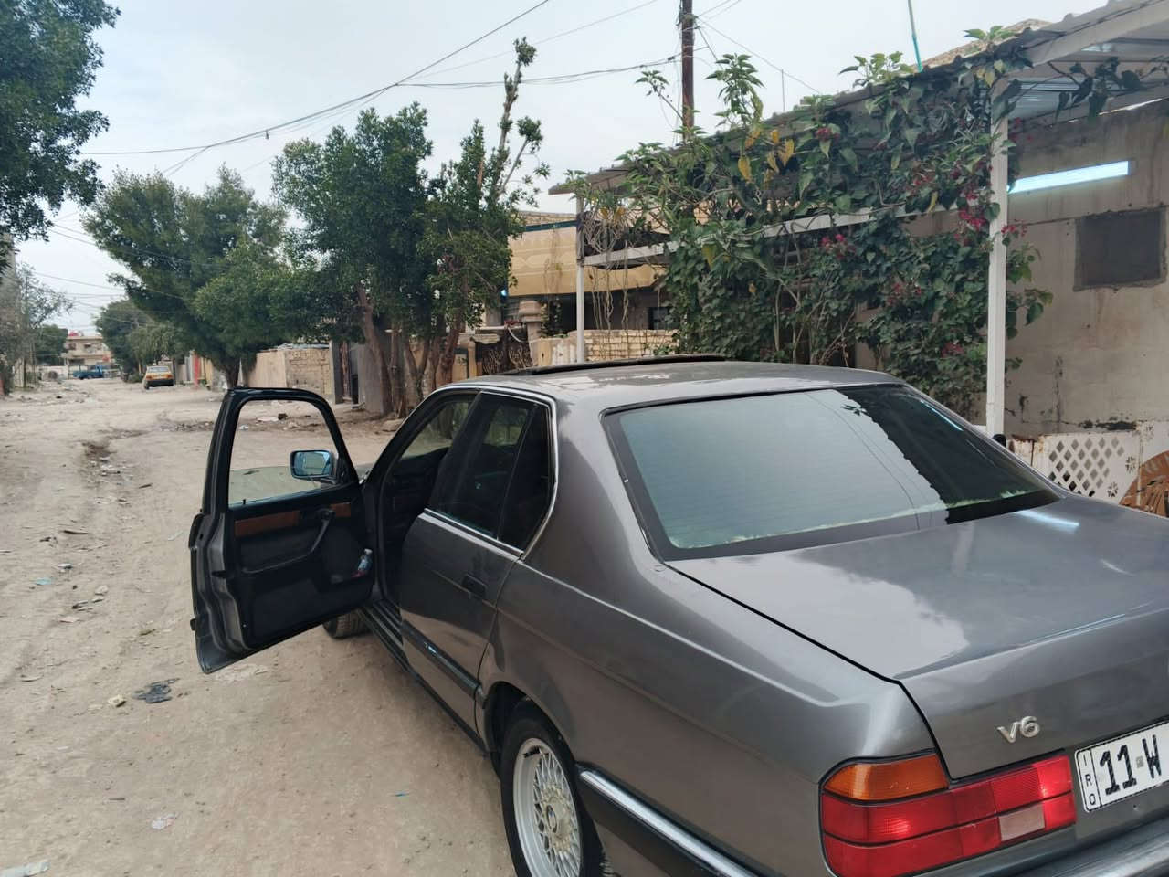 السلام عليكم بيم 730 لبيع سياره جاهزه من لدعميه لدعميه كير محرك صدر تبريد كهربايات كله جاهزه سياره متعوب عليهه رقم بغداد الدولي وبسمي سياره مصبوغه لجماليه غرفه جديده ترايهه يخبل مكان بغداد 
السعر 60 وبيهه مجال 
رقم ***********
