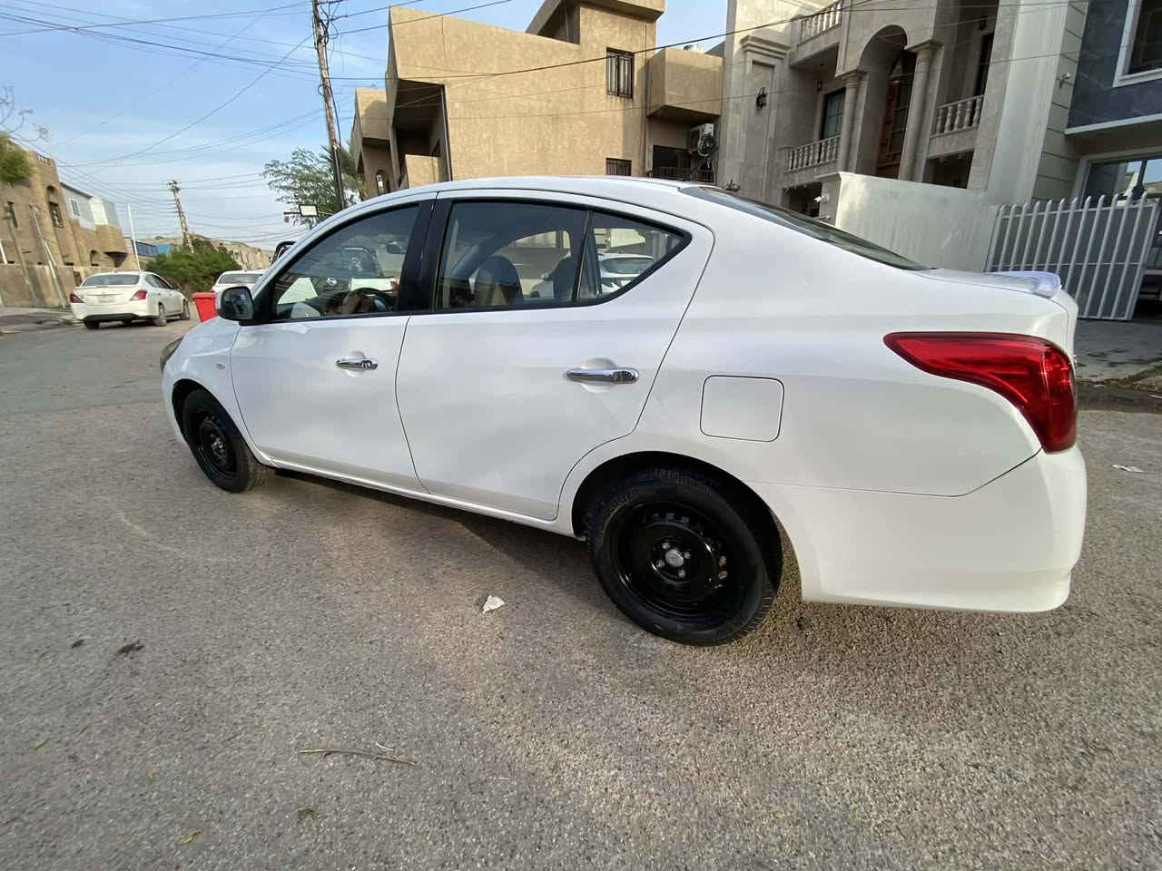 سني هندي موديل 2020
بليته زركة 
مكفوله من الصبغ 
فقط تكحيل بهلال الجاملغ الخلفي 
صدر بلادي مال شركة 
تخم تاير جديد كوري 
باتري جديد 
شاشة اندرويد كاربلي 
ماشية 74 حقيقي 
رقم بغداد بأسمي 
هزه جديد ورقم انكليزي 
مكاني بغداد حي الجهاد 
السعر 112
***********
